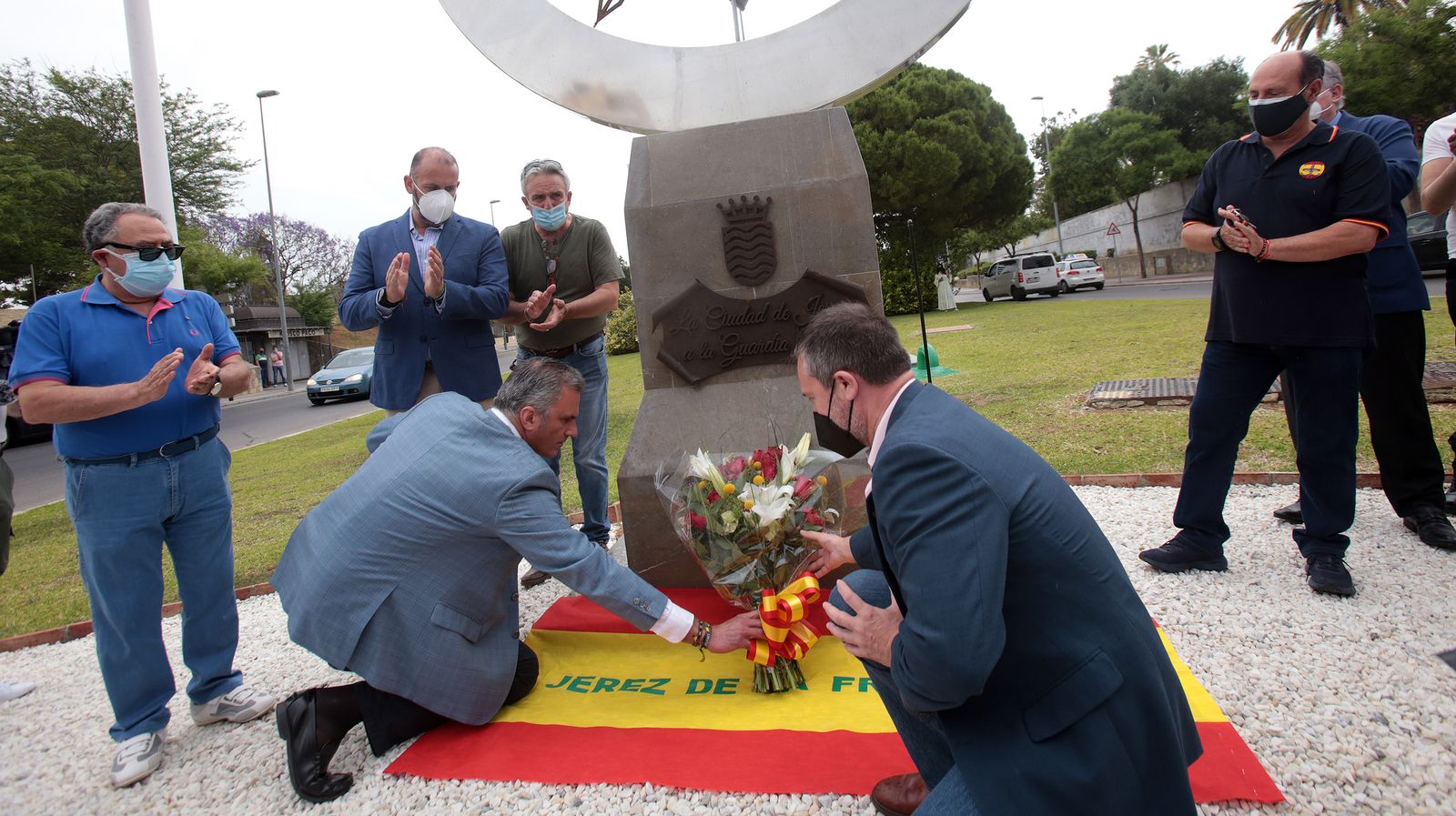 Ortega Smith asiste al homenaje de Vox al guardia civil Agustín Cárdenas en Jerez