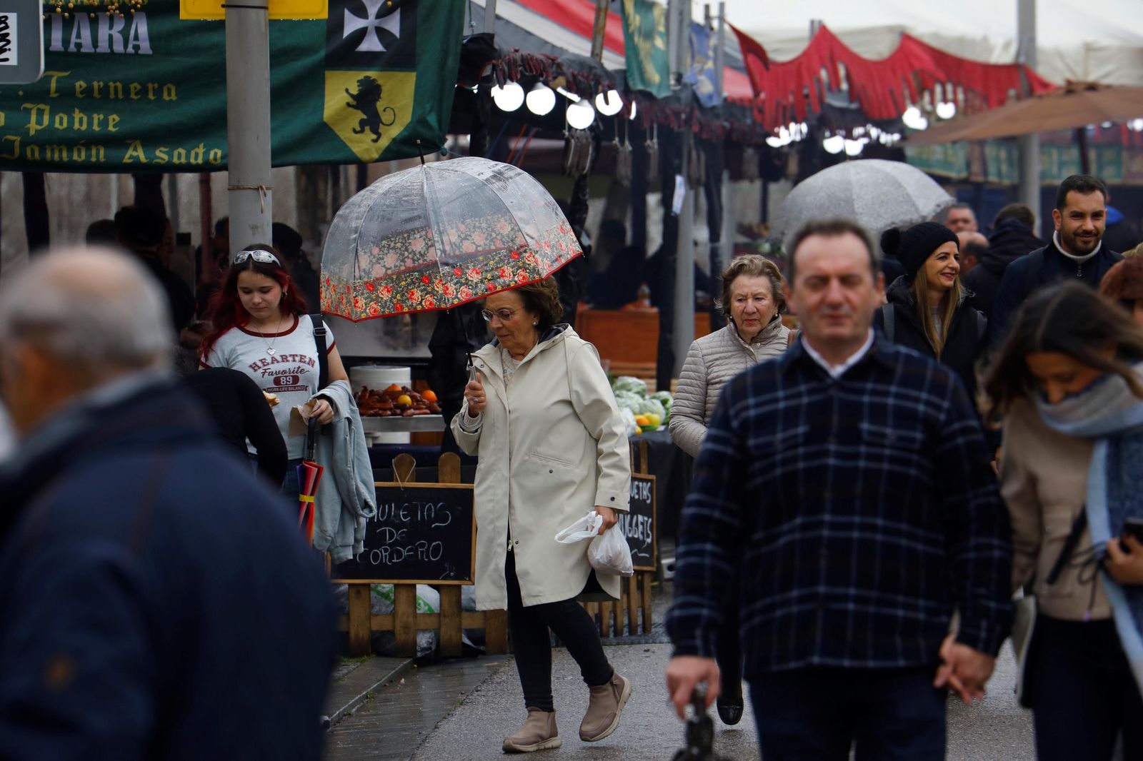 La borrasca Éowyn no consigue deslucir el Mercado Andalusí, en imágenes