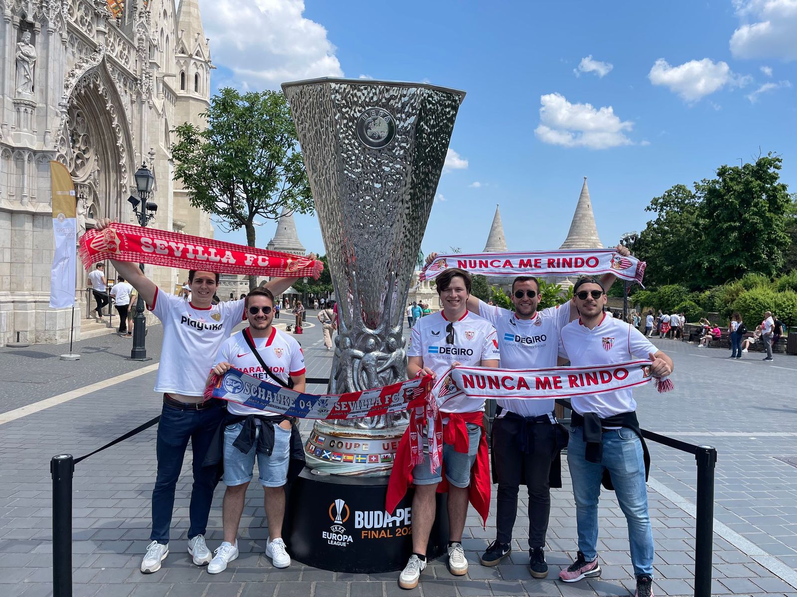 Aficionados del Sevilla en Budapest.