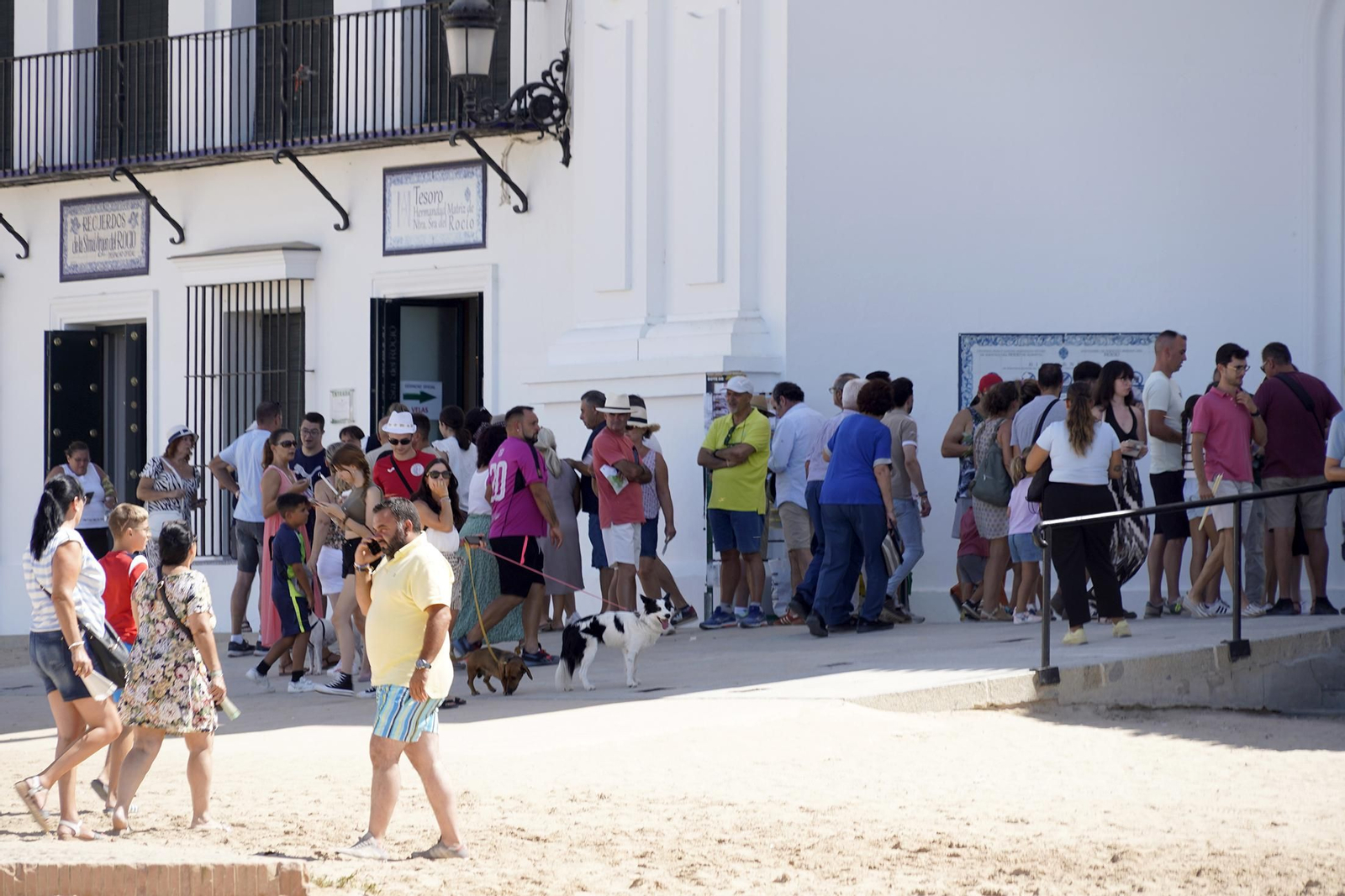 Imágenes del ambiente en la aldea durante el domingo de Rocío Chico