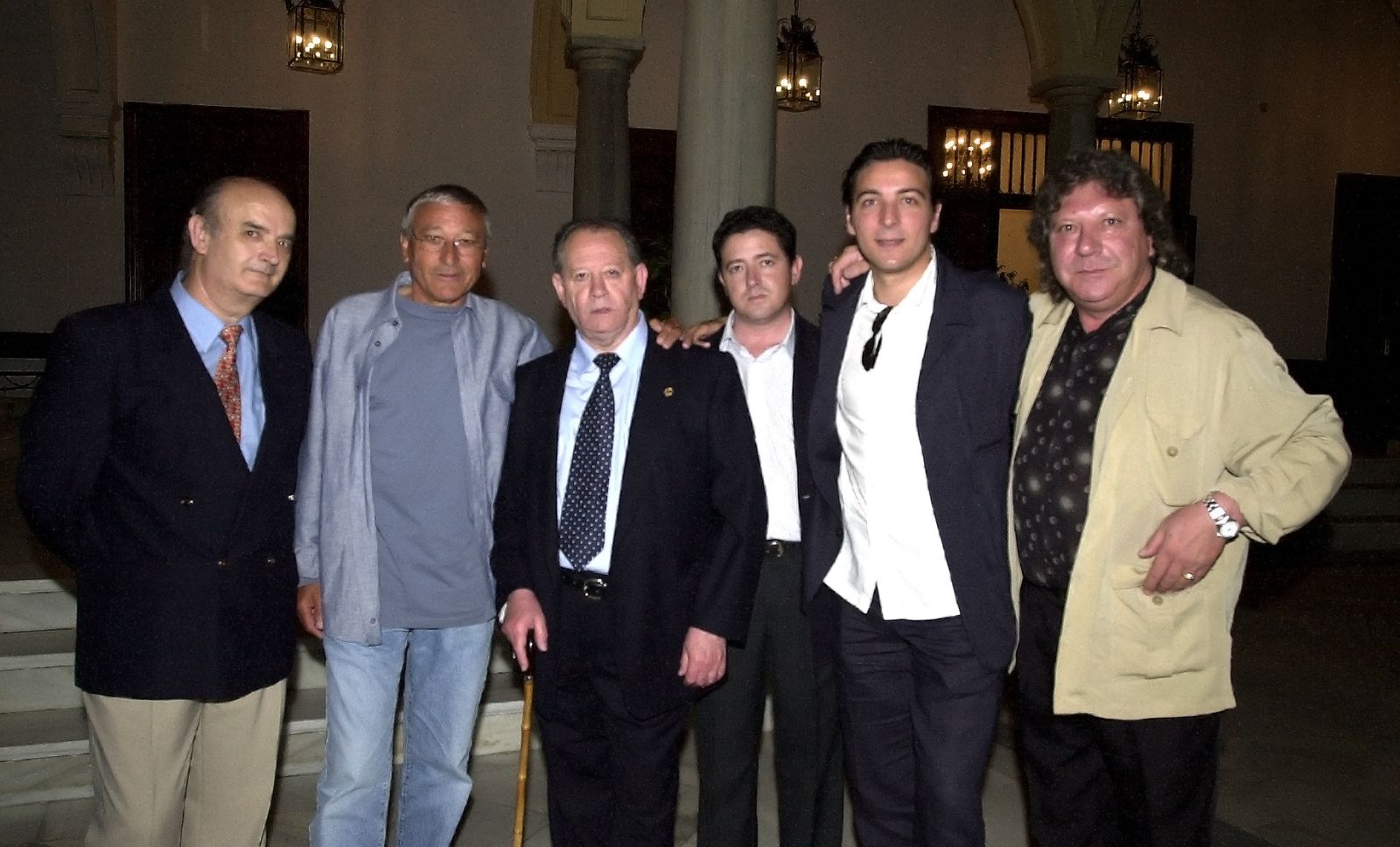 Antonio Gades, segundo por la izquierda, Juan de la Plata, con bastón, Antonio el Pipa, segundo por la derecha, y Gómez de Jerez, derecha, en 2002.