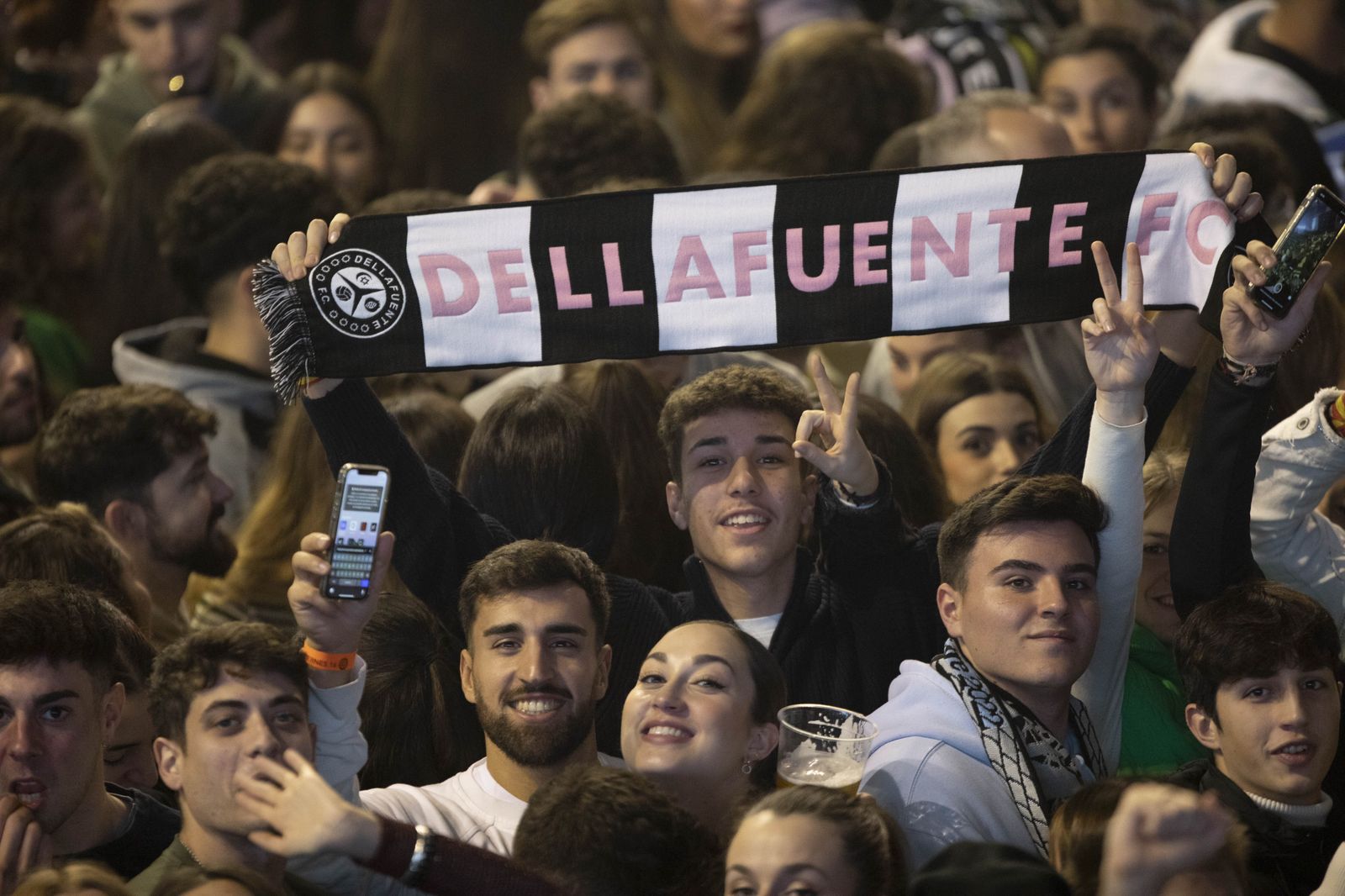 Dellafuente vuelve a tocar la cúspide en su segundo concierto en Granada, en imágenes