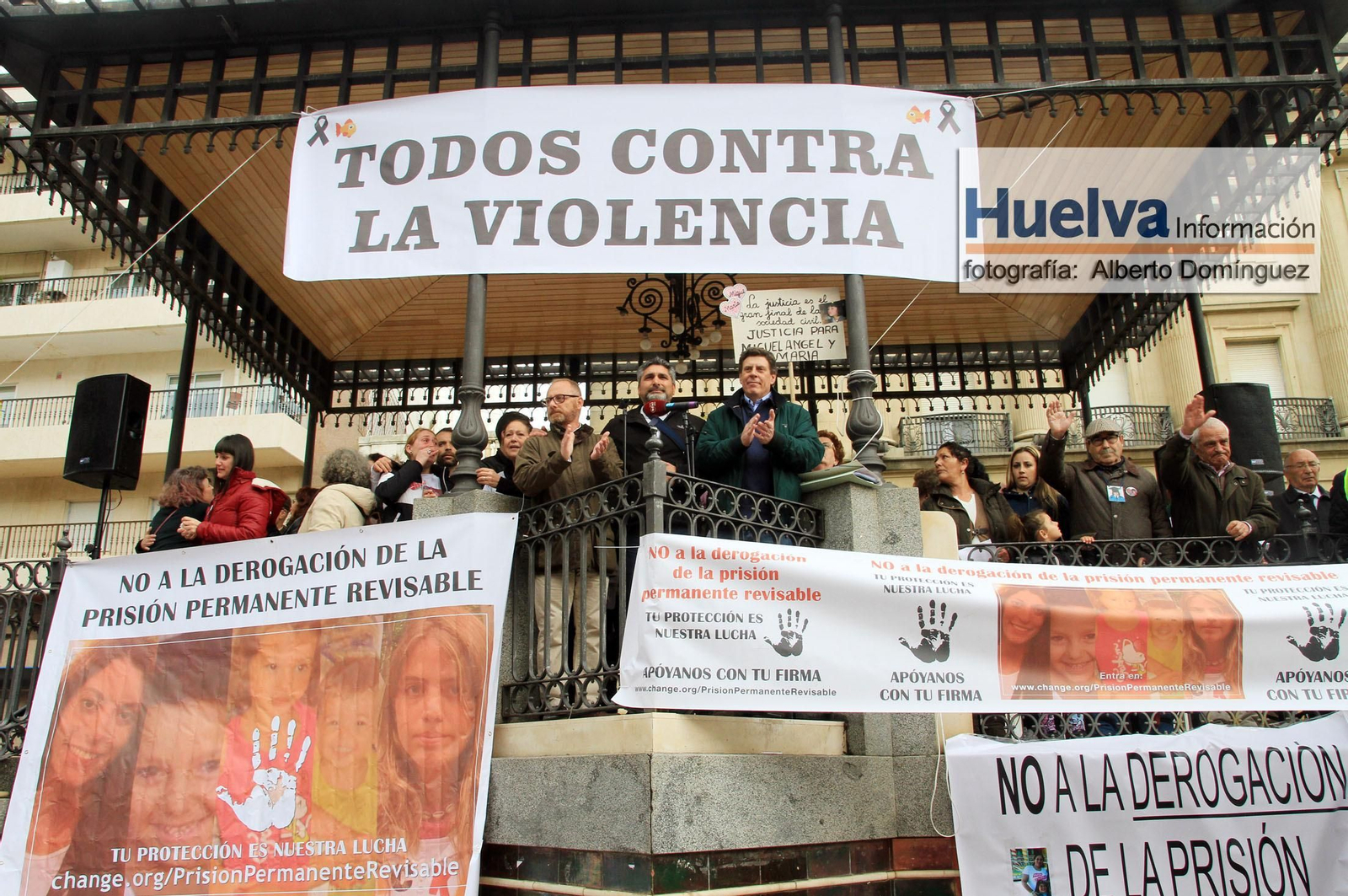 Imágenes de la manifestación contra la derogación de la prisión permanente revisable celebrada en Huelva