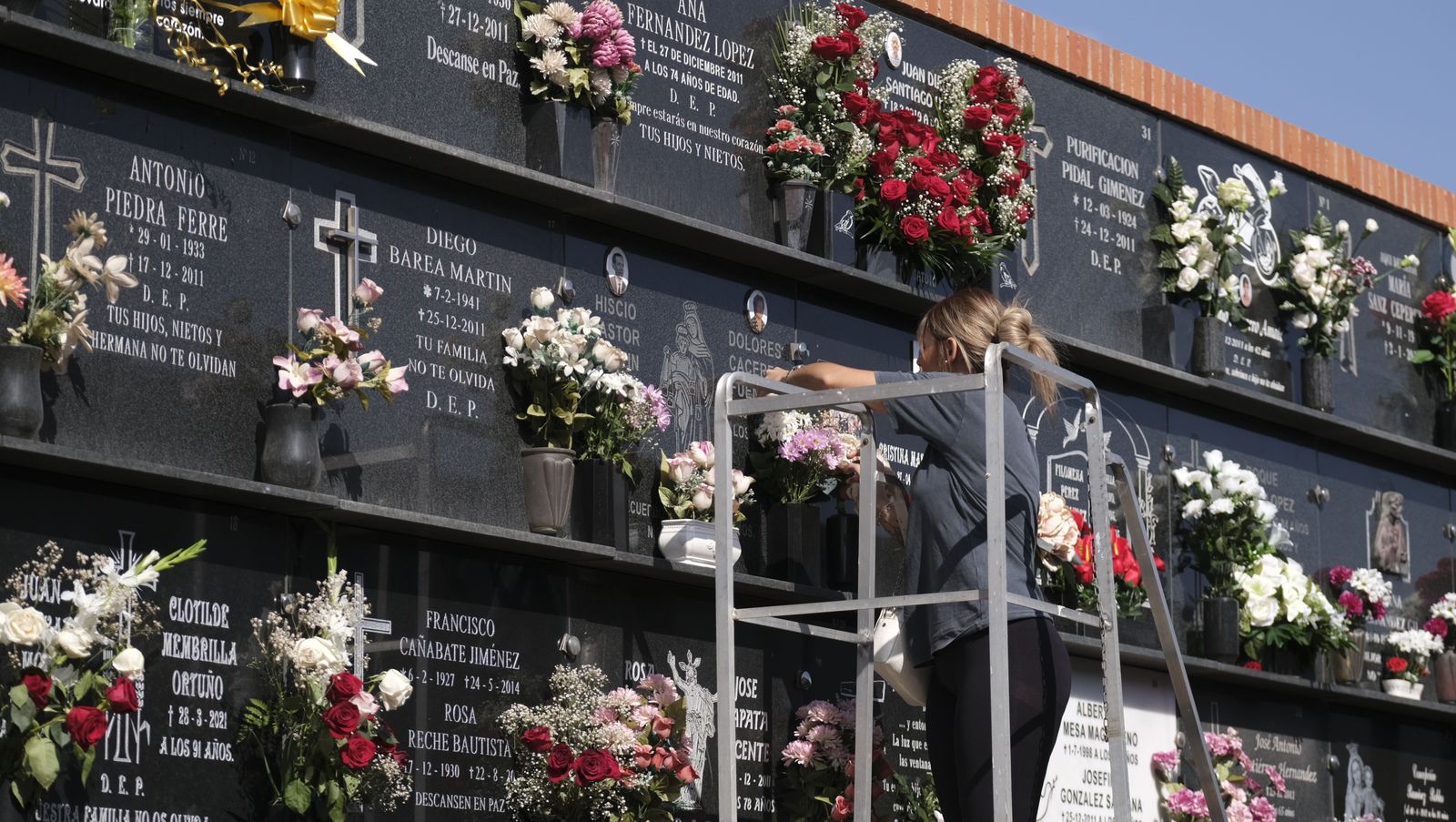 Imágenes del Día de Todos los Santos en el Cementerio de San José de Almería