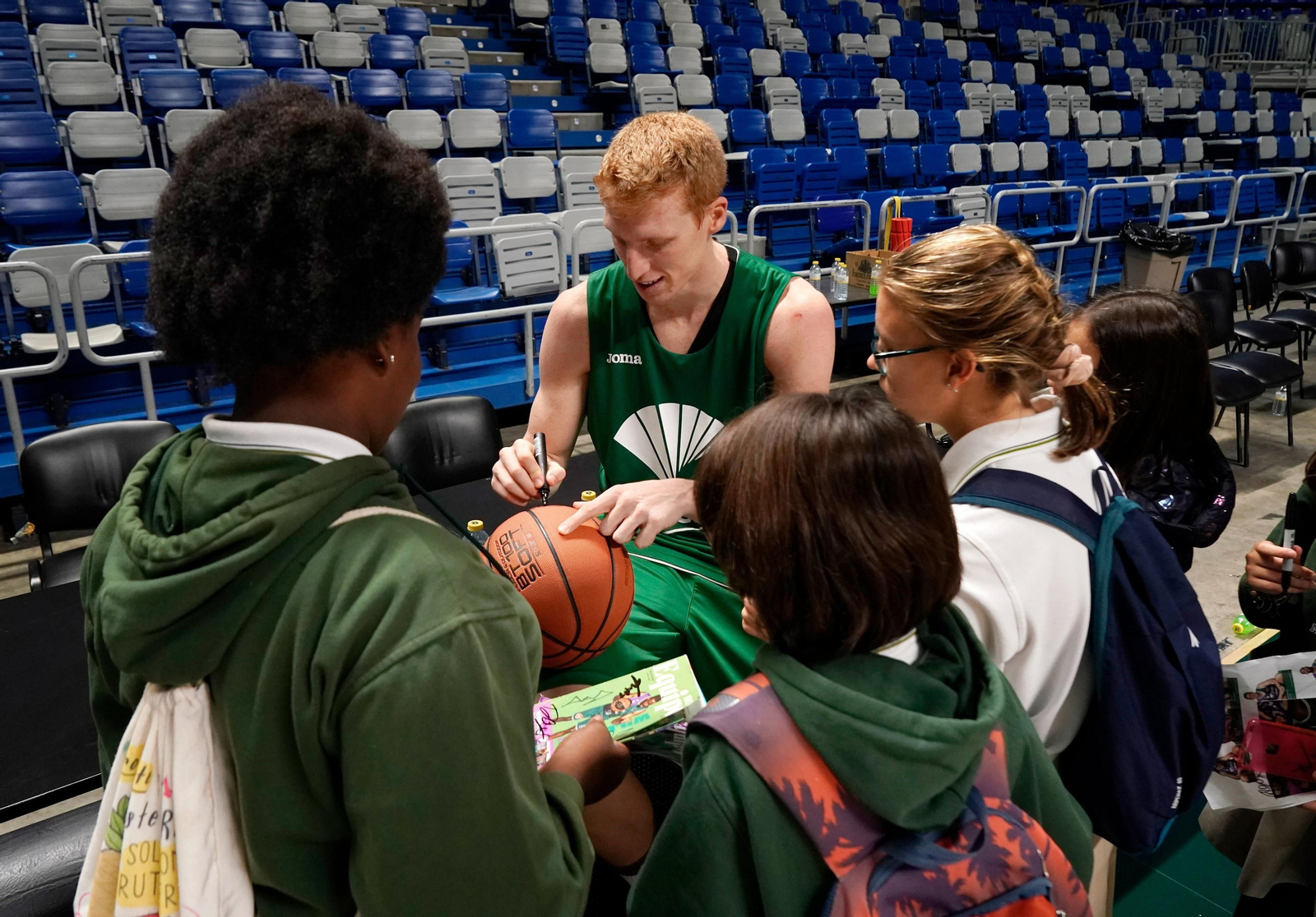 El Unicaja recibe al Colegio El Monte