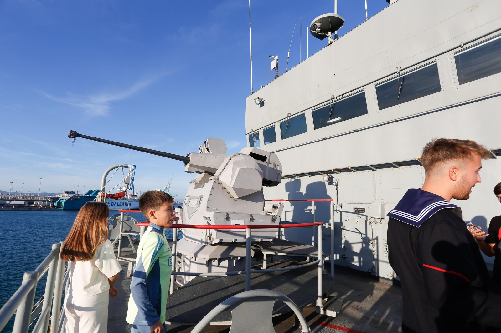 Fotos de la jornada de puertas abiertas del patrullero 'Vigía' en el Puerto de Algeciras