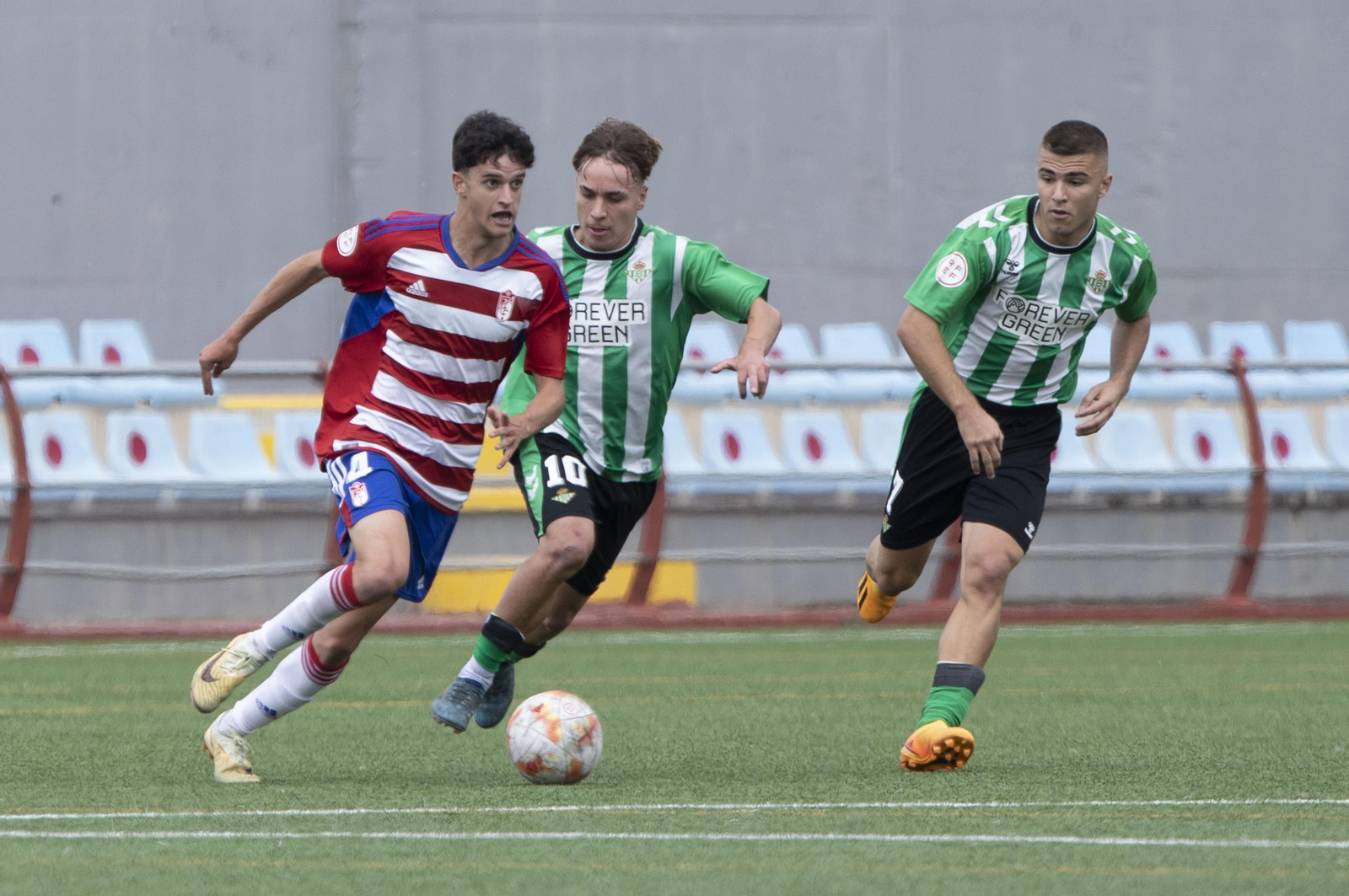 Las mejores imágenes del Granada CF - Real Betis de juveniles