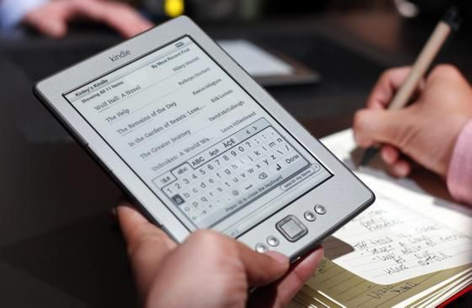 Amazon presenta los nuevos modelos de Kindle, entre ellos Fire, el debut de la compañía en el mundo de los 'tablets'.

Foto: Reuters