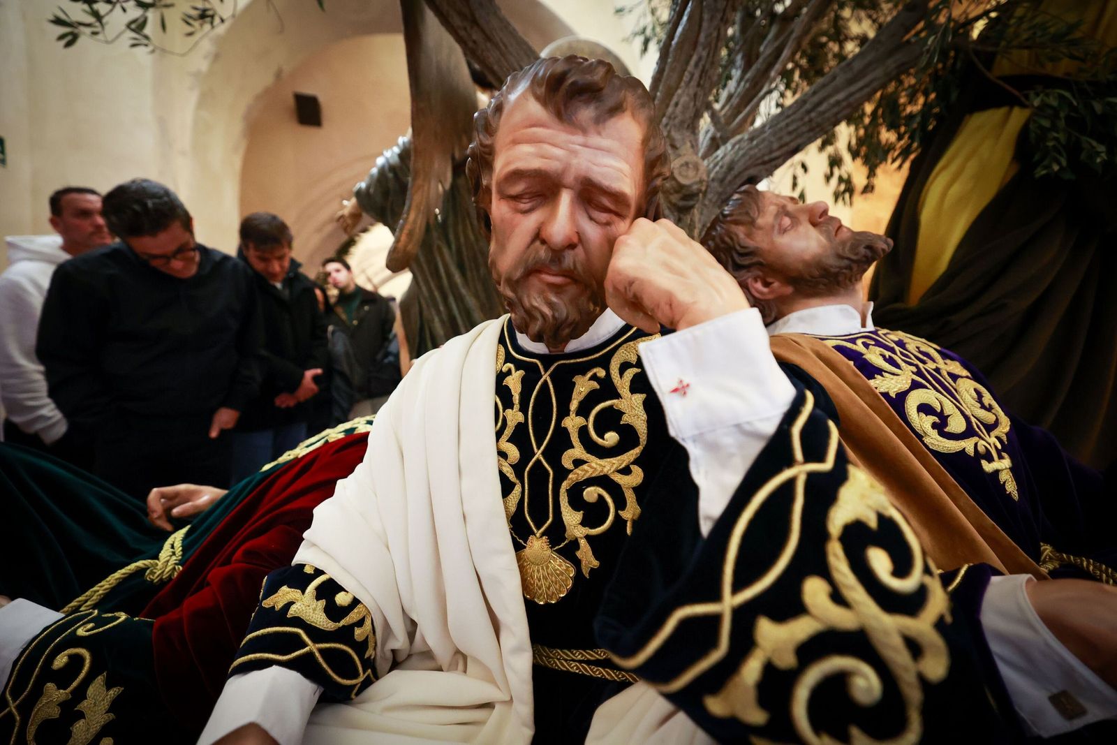 Inaugurada en San Fernando la exposición cofrade Passio Domini: las imágenes