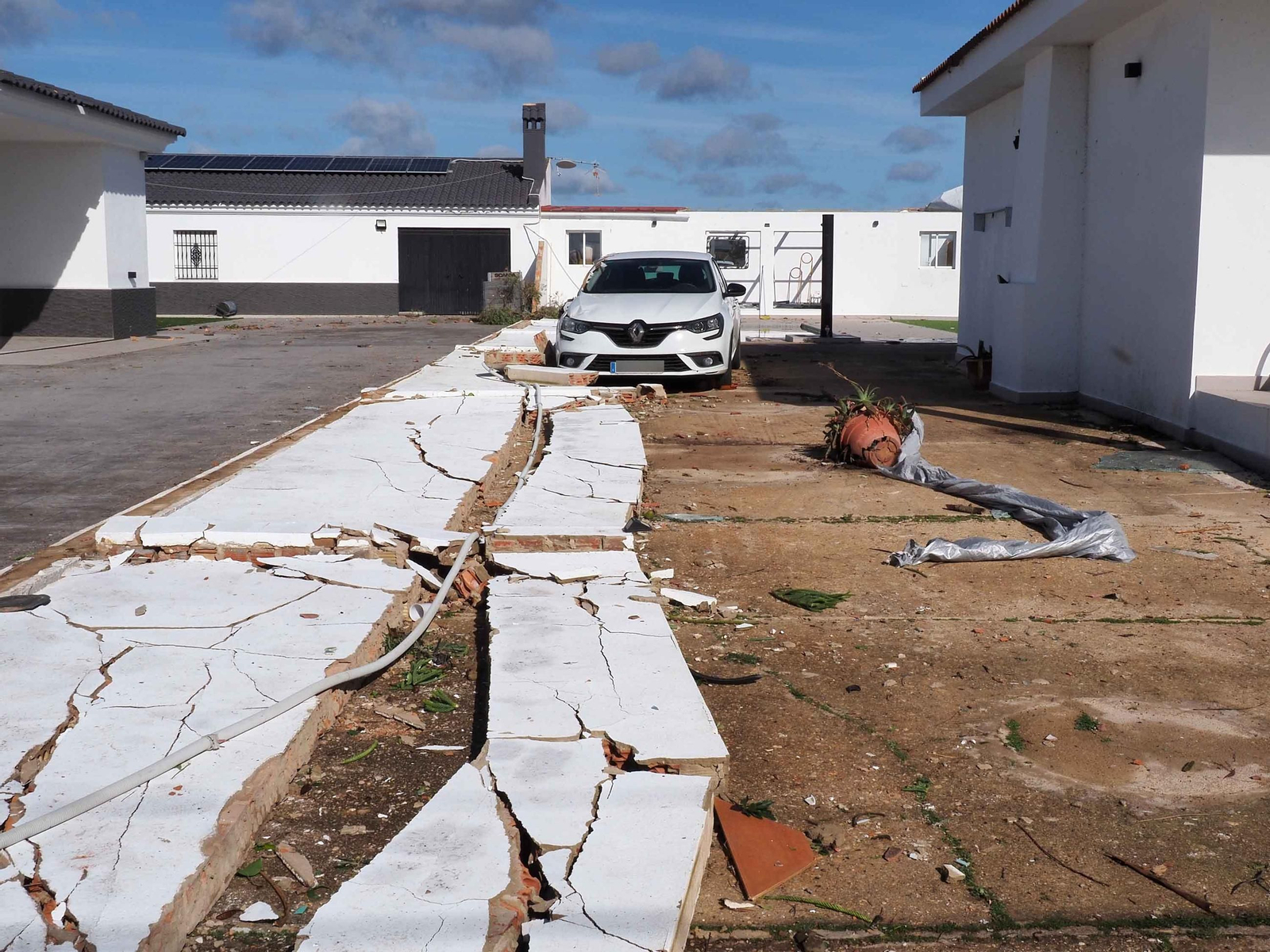 Imágenes de los daños causados por la violenta manga de viento en la provincia de Huelva