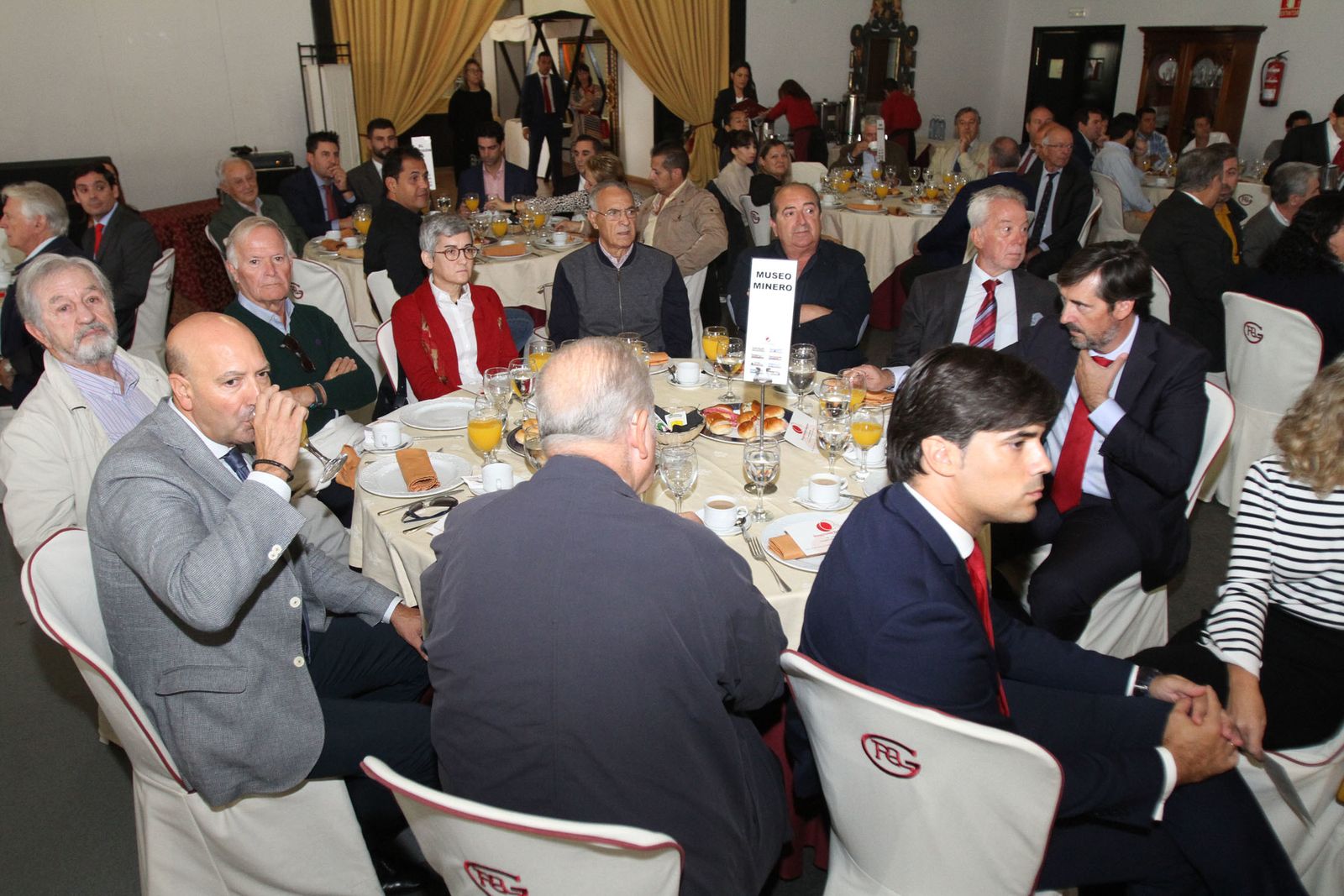 Imágenes del Desayuno Informativo del Grupo Joly con Javier Targhetta