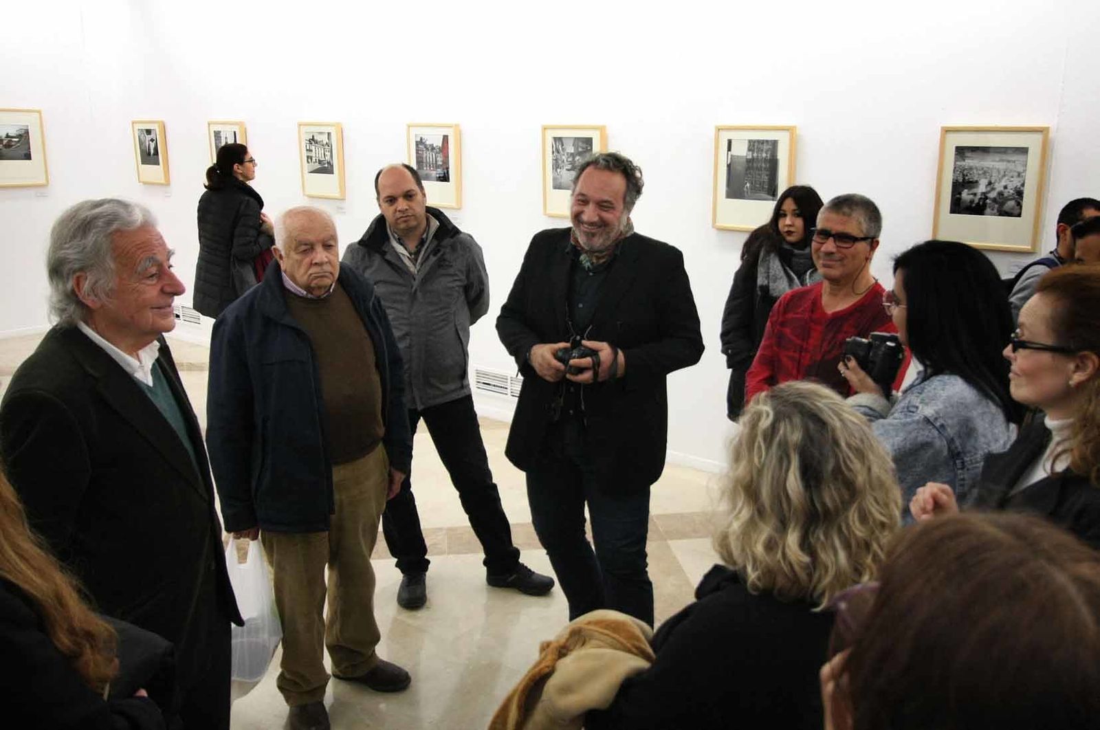 La inauguración de la exposición 'Valparaíso 1940-1950' de Antonio Quintana, 'Latitudes'