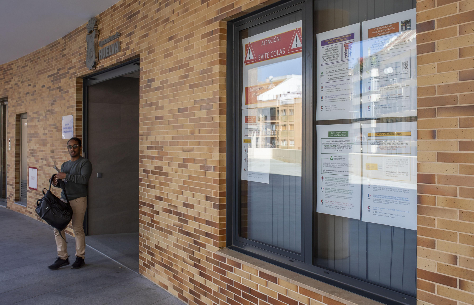 Carteles en el Registro Municipal.