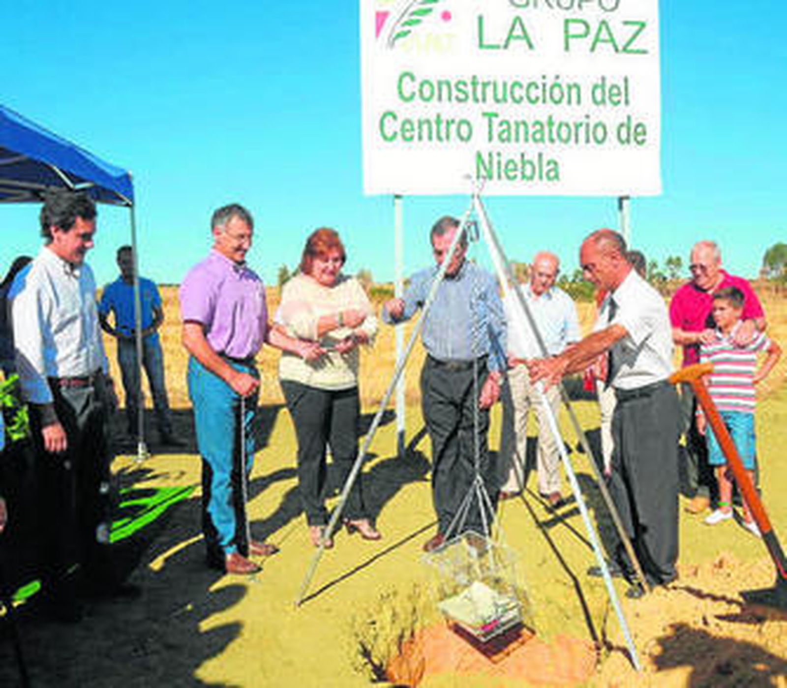 Colocación de la primera piedra del tanatorio de Niebla.
