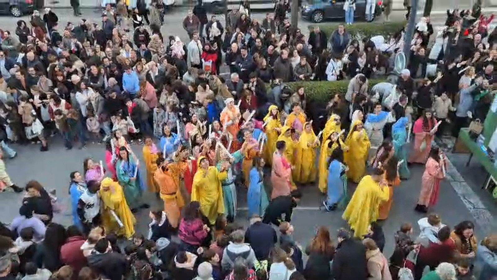 Cabalgata de Reyes Magos de Jerez: los de los balcones, que tiren polvorones