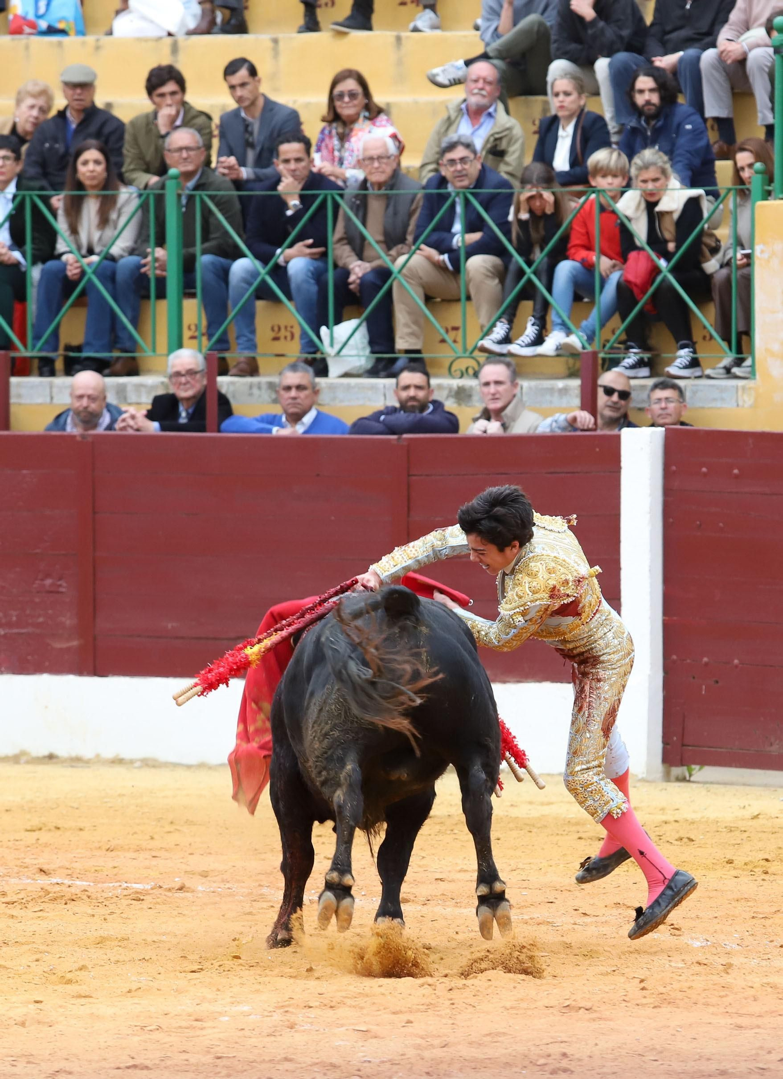 Imágenes de la novillada previa a la Semana Santa en la plaza de toros de La Línea