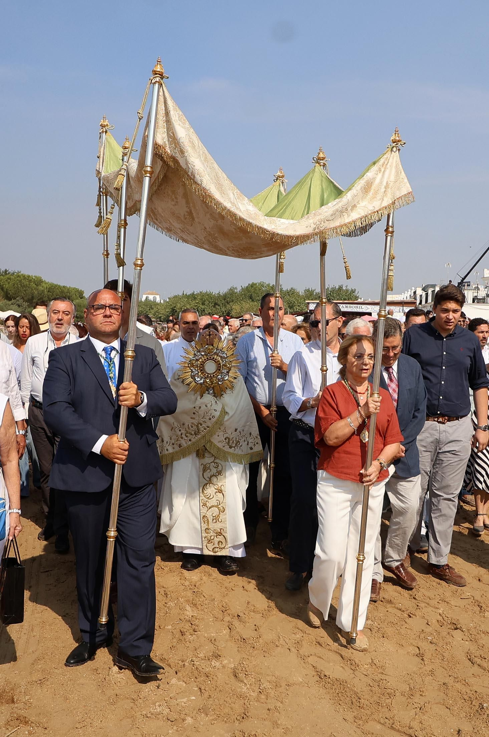 Rocío Chico 2025: Solemne Función Votiva y Procesión Eucarística, con el Santísimo bajo palio por el entorno del Santuario