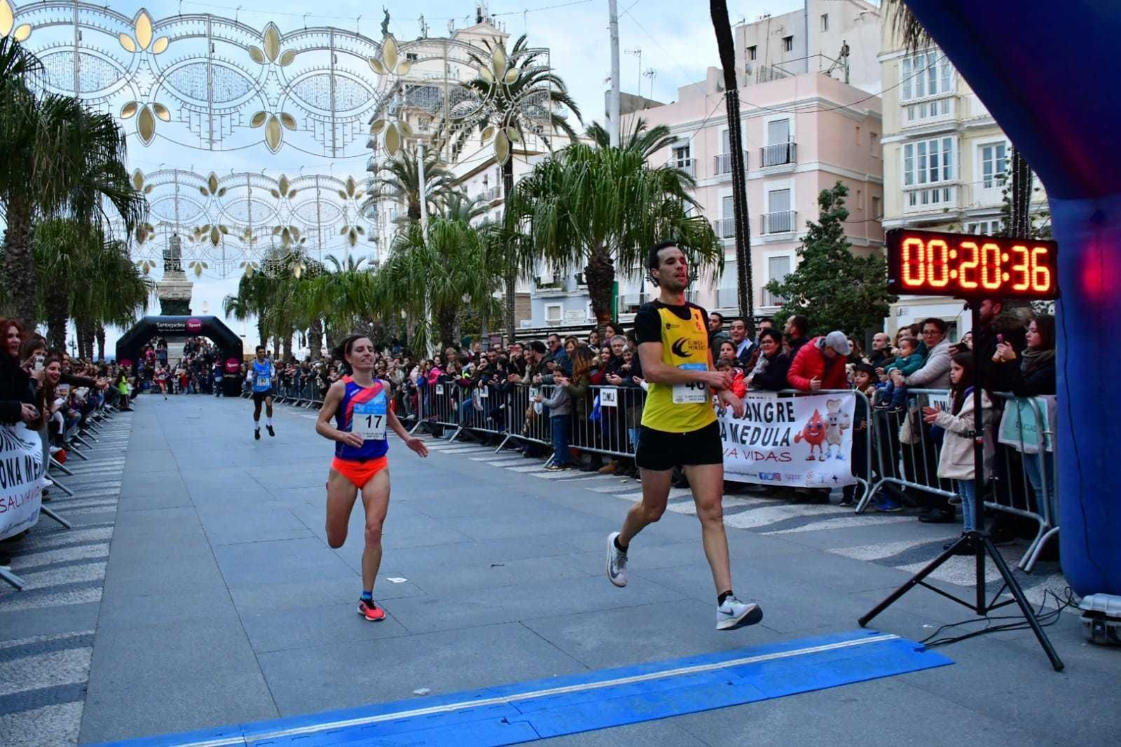 Las imágenes de la segunda edición de la San Silvestre gaditana