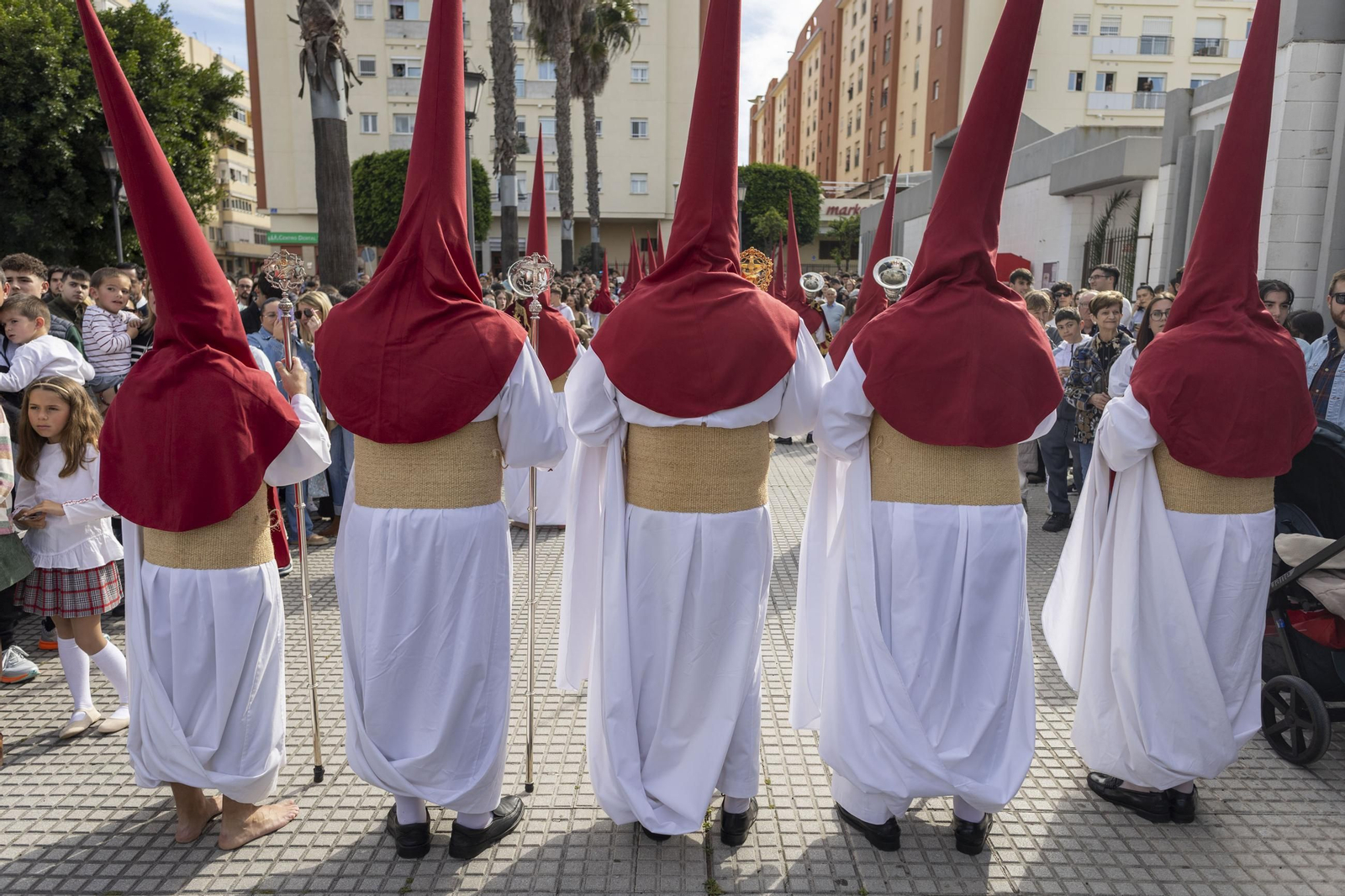Las imágenes de la procesión de Afligidos de San Fernando en el Lunes Santo de la Semana Santa 2025