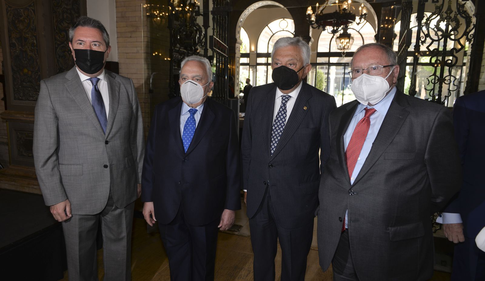 Imposición de la Encomienda de la Orden de la Cámara de España