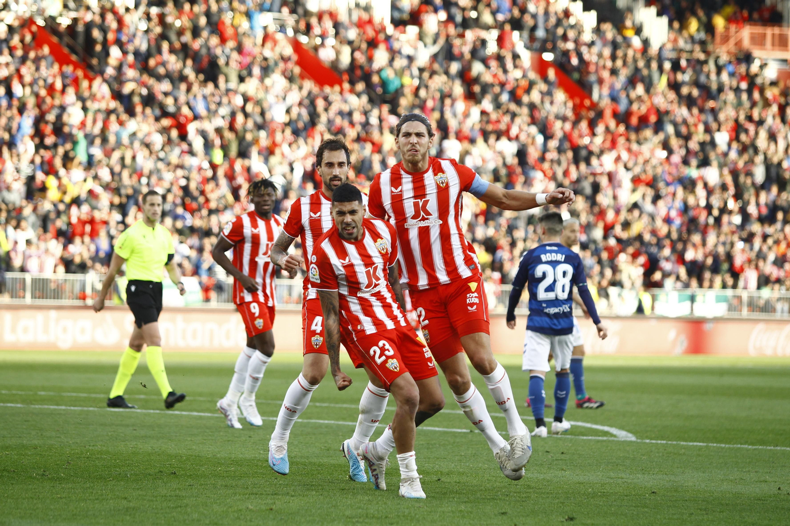 Imágenes del partido de fútbol U.D. Almería-Real Betis Balompié