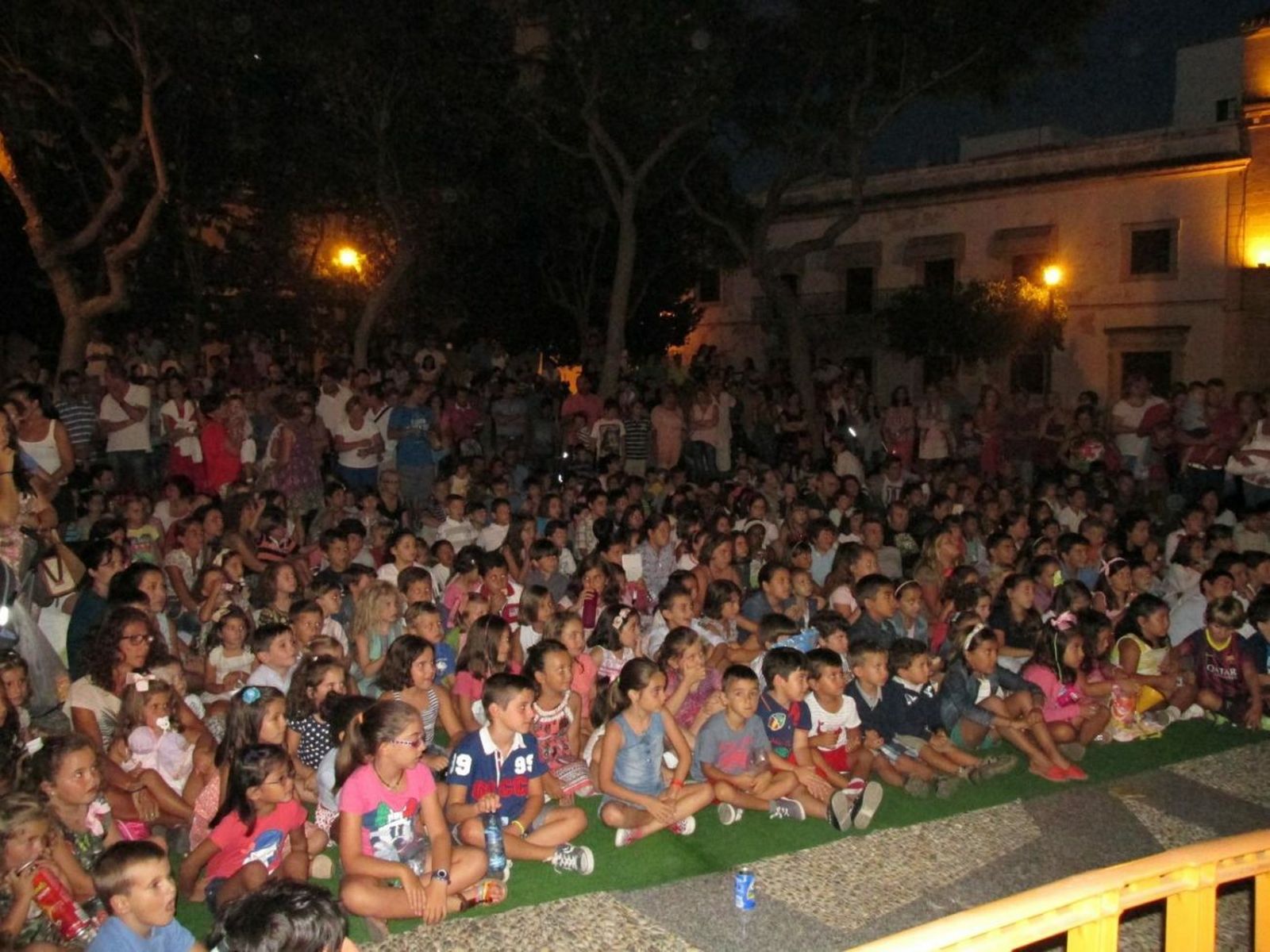 La muestra de títeres se celebra en la Plaza del Castillo, con entrada libre.
