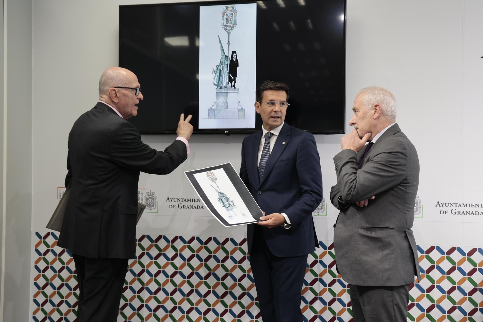 Imagen de la presentación del monumento en el Ayuntamiento de Granada