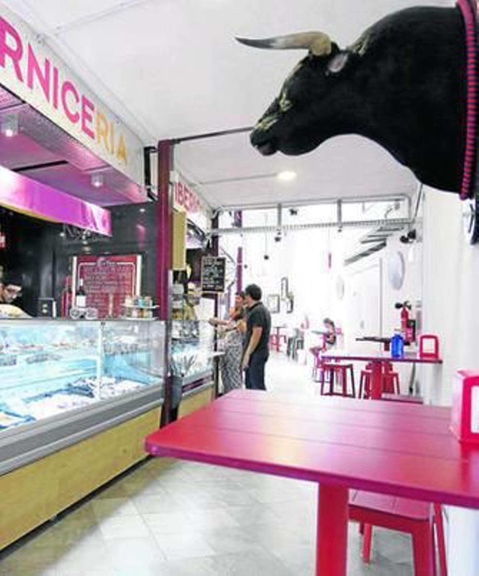 Uno de los locales de la plaza de toros de La Malagueta.