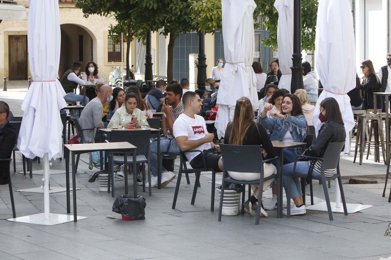 Ambiente en el festivo fin de semana en Sevilla