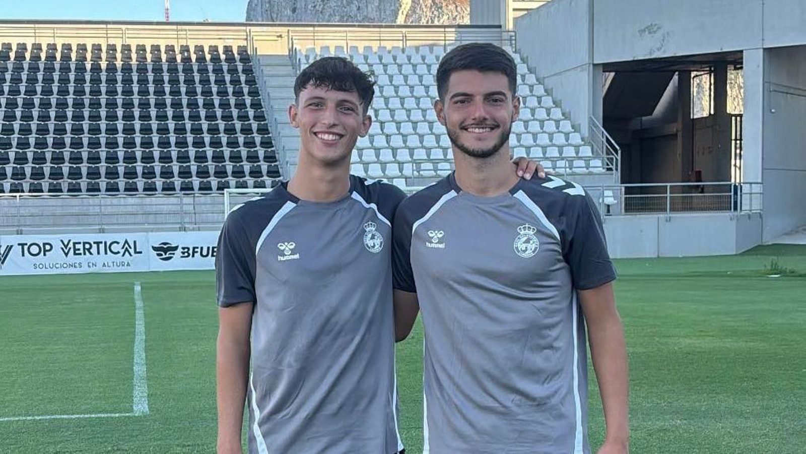Raúl Andrades y José Manuel Gámez, los dos juveniles que realizan la pretemporada con la Balona.