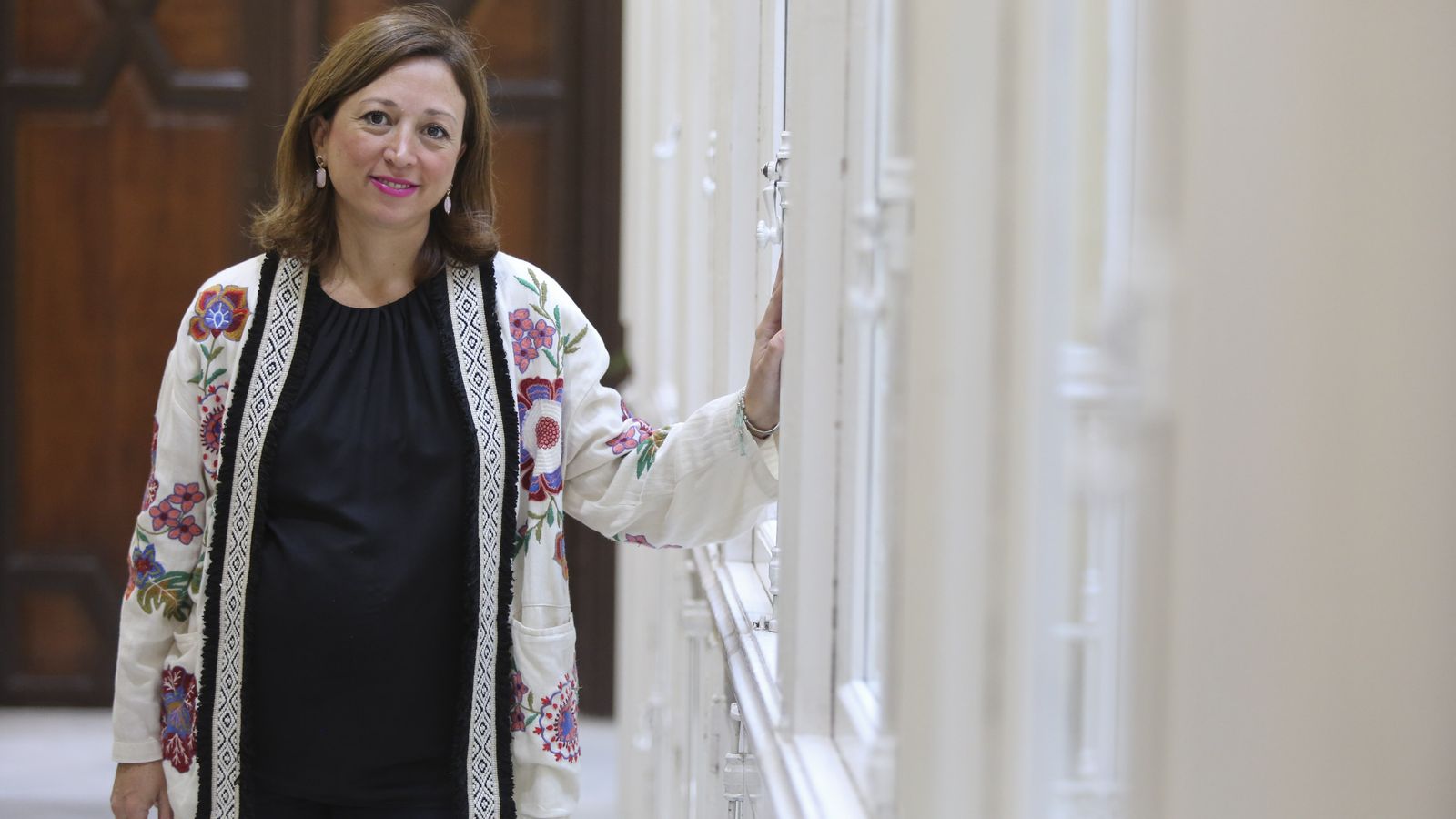 Navarro posa tras la entrevista.