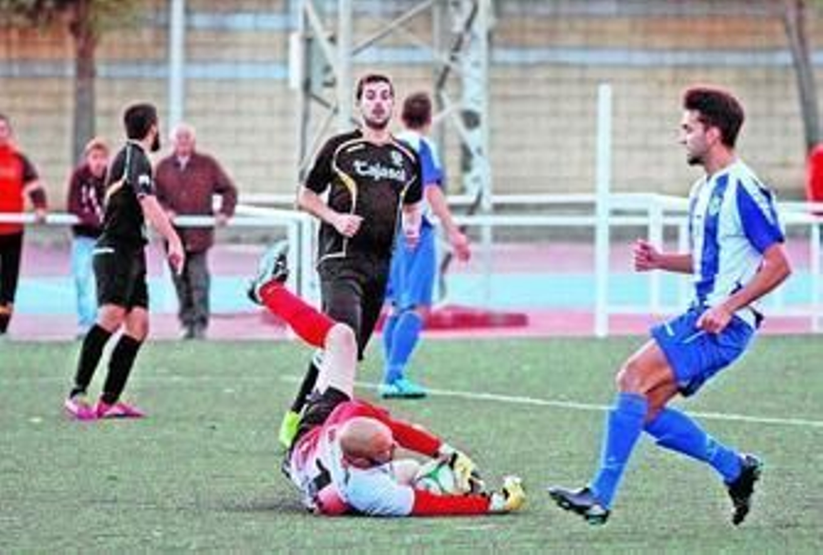 El meta local, José Nicolás González (en la imagen ante el San Juan), estuvo muy seguro y dejó su portería a cero.