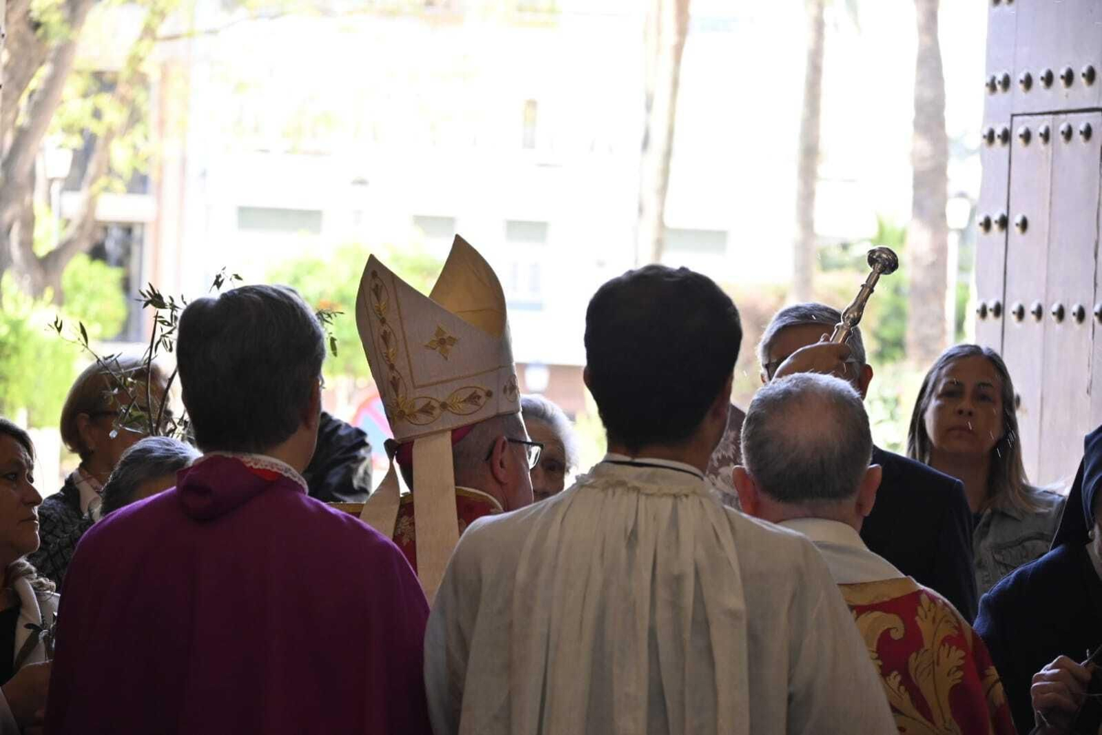 Misa y procesión de Palmas del Domingo de Ramos de Huelva en imágenes