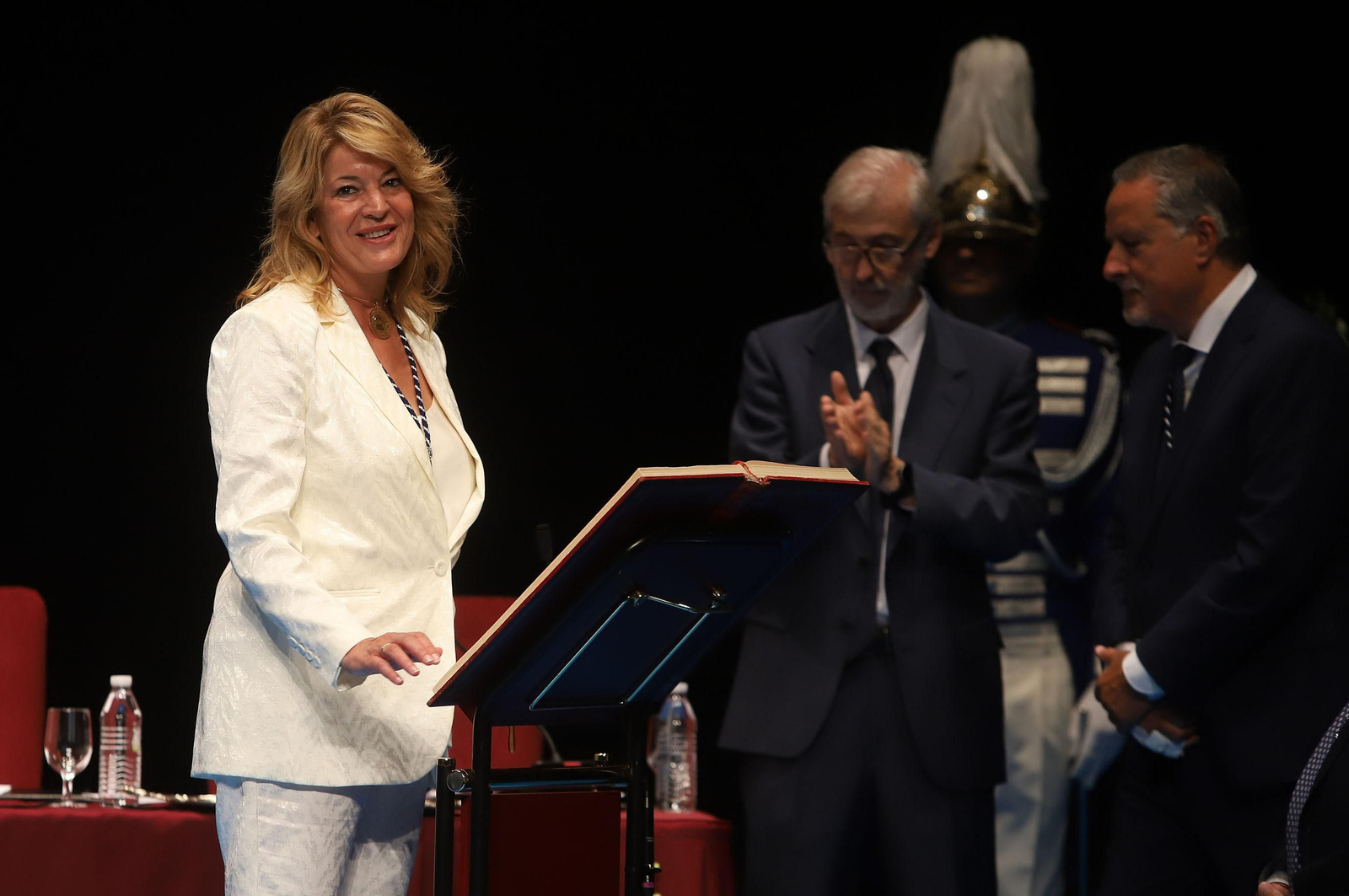 Imágenes de la toma de posesión de Pilar Miranda como alcaldesa de Huelva