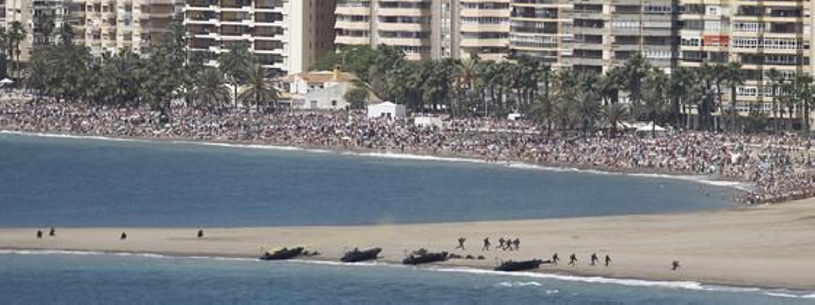 Exhibición operativa conjunta de las Fuerzas Armadas en la playa de La Malagueta

Foto: Sergio Camacho