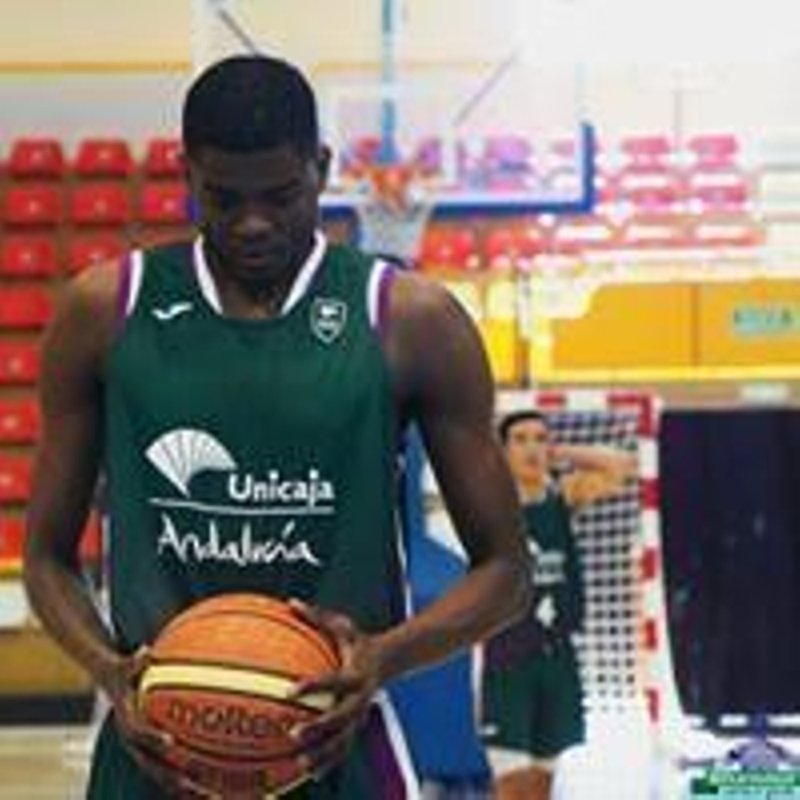 El junior brilla el Linares con Pablo Sánchez de MVP