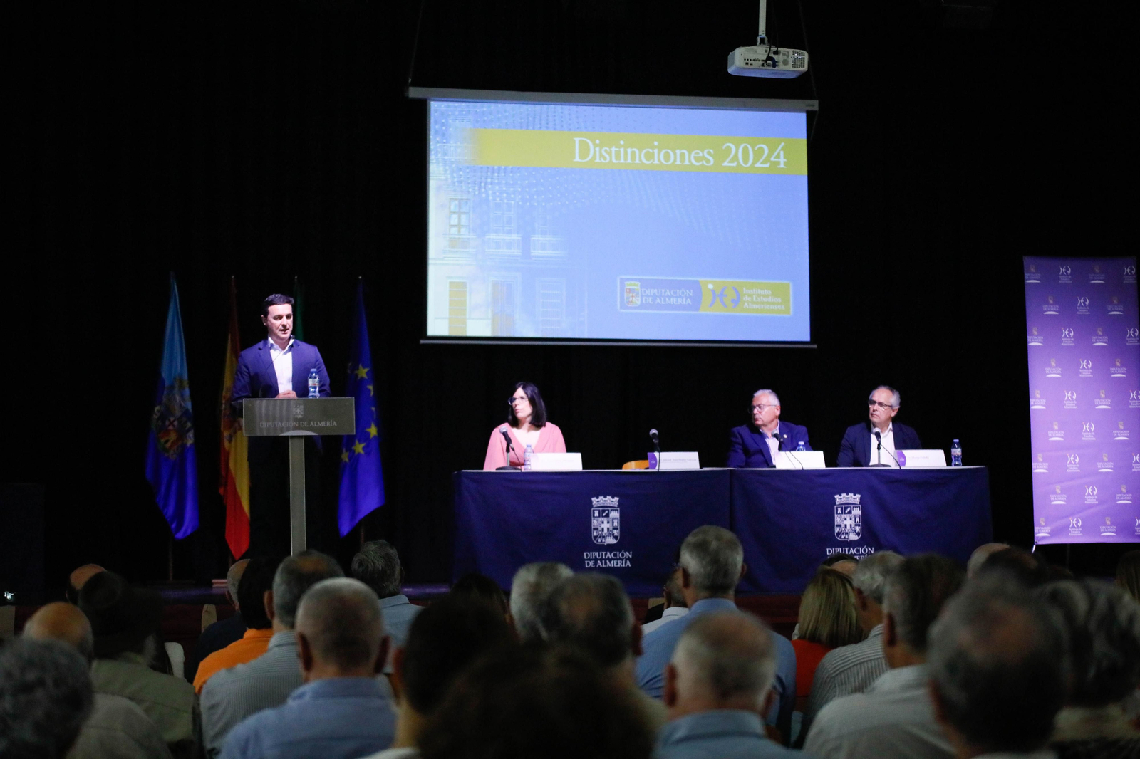 Imágenes de la entrega de los Escudos de Oro del IEA y la celebración de su Plenario