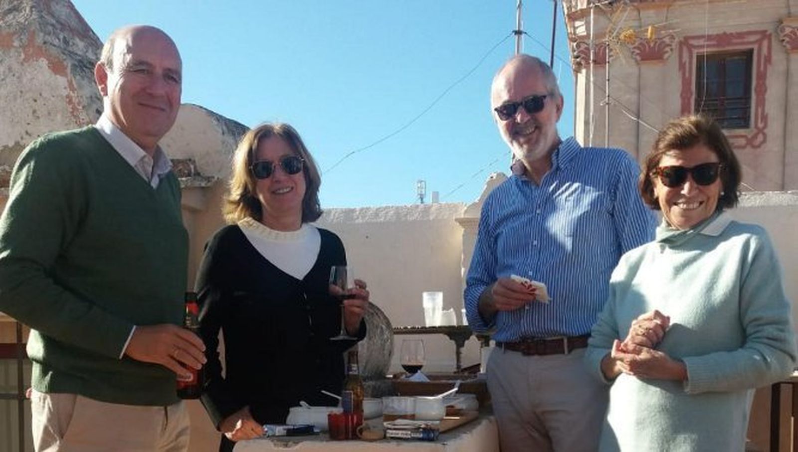 Guillermo de la Rosa, Puri Alcántara, Miguel  Gómez y Pilar López, durante la comida en el ático del hotel.