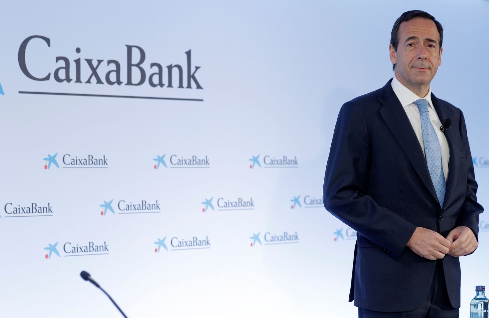 El consejero delegado de Caixabank , Gonzalo Gortázar, cuando presentó los resultados del primer trimestre del año, los primeros tras hacerse efectiva la fusión con Bankia.