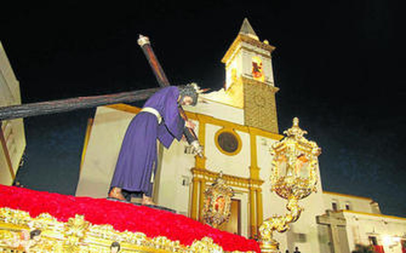 Nuestro Padre Jesús de la Pasión, durante su procesión de ayer en Ayamonte.