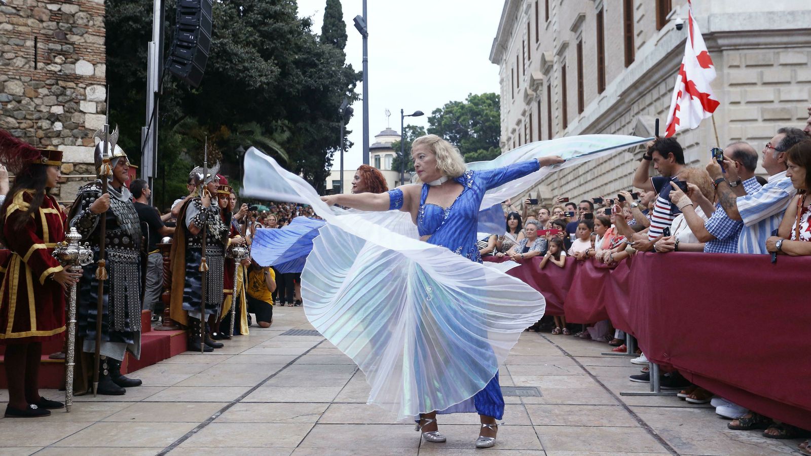 Bailarinas realizando danzas árabes.
