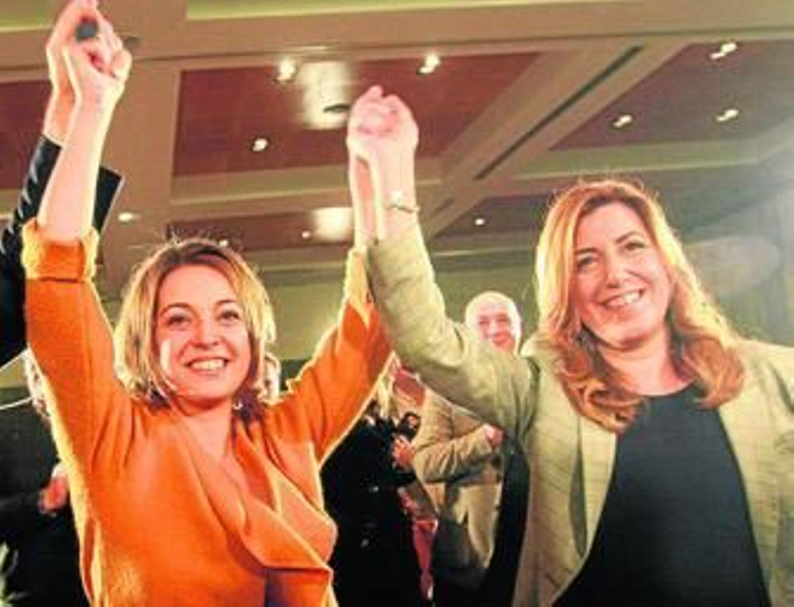 Susana Díaz, ayer con la candidata del PSOE a la Alcaldía de Córdoba, Isabel Ambrosio.