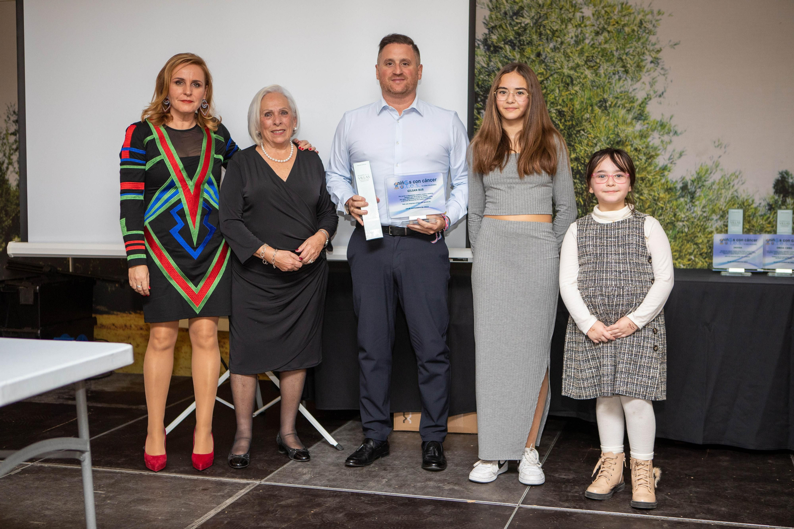 Así fue la emotiva cena solidaria de ALES