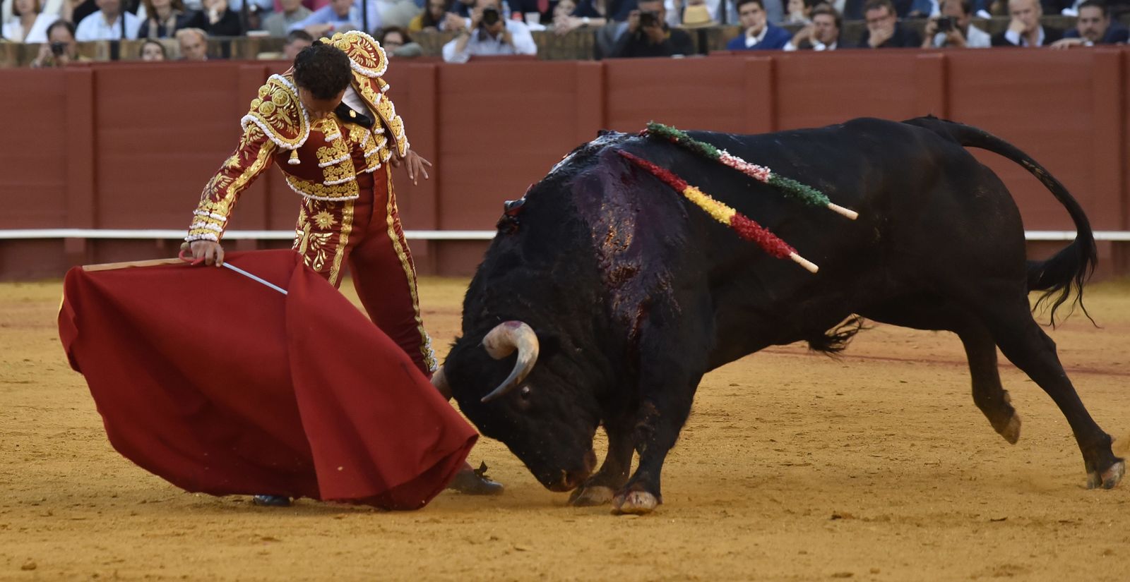 Las imágenes de la 13ª corrida de abono de La Maestranza