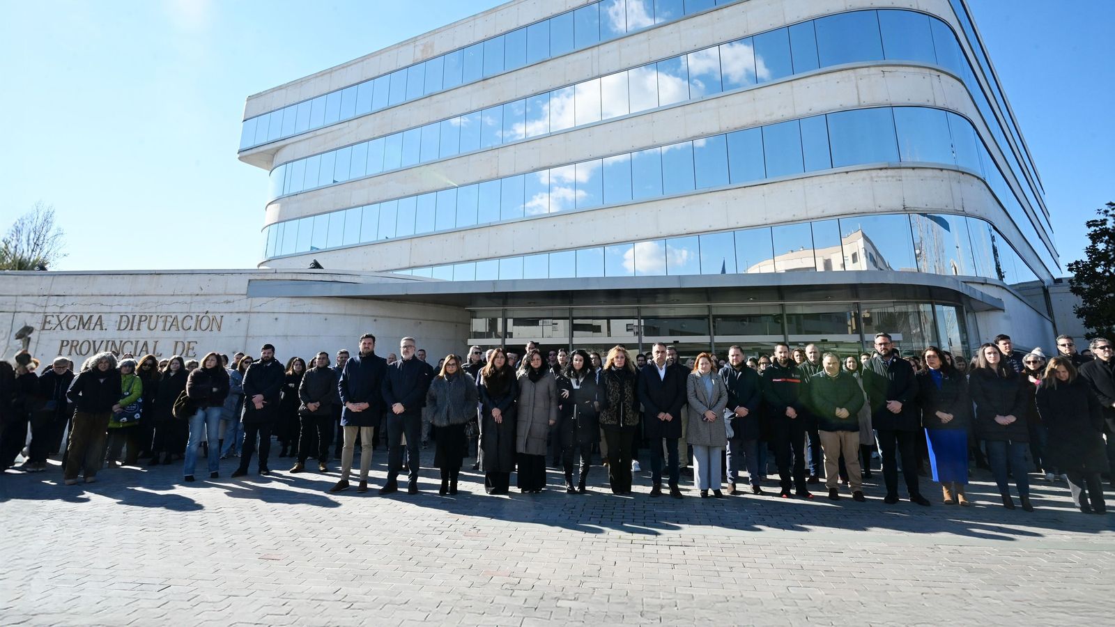 La Diputación de Granada guarda un minuto de silencio por las víctimas del accidente ferroviario