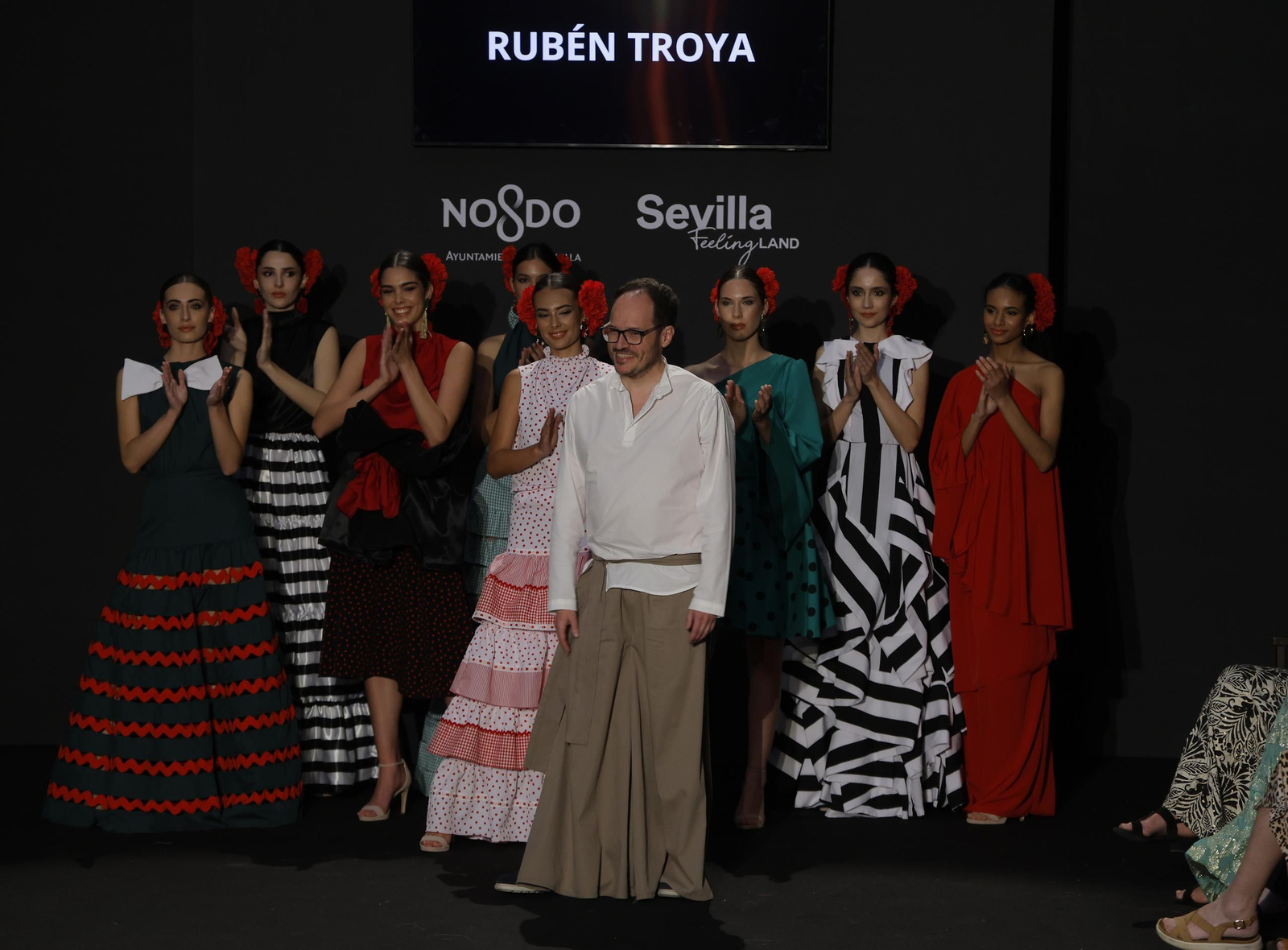 Emprende Lunares, el desfile de moda flamenca de Rubén Troya, que anticipa la Feria de Abril: todas las fotos.