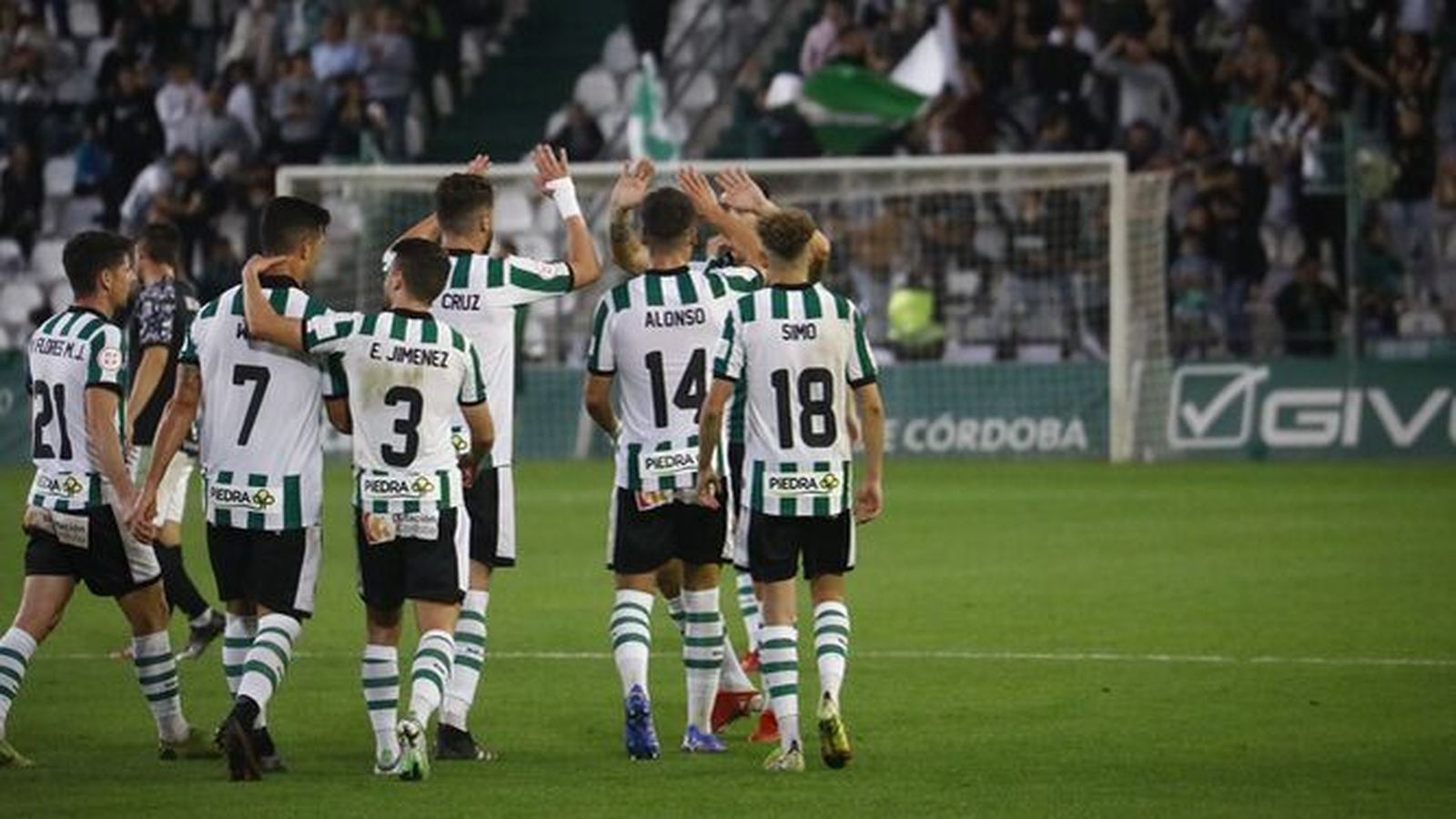 Los jugadores del Córdoba celebran un gol en El Arcángel.
