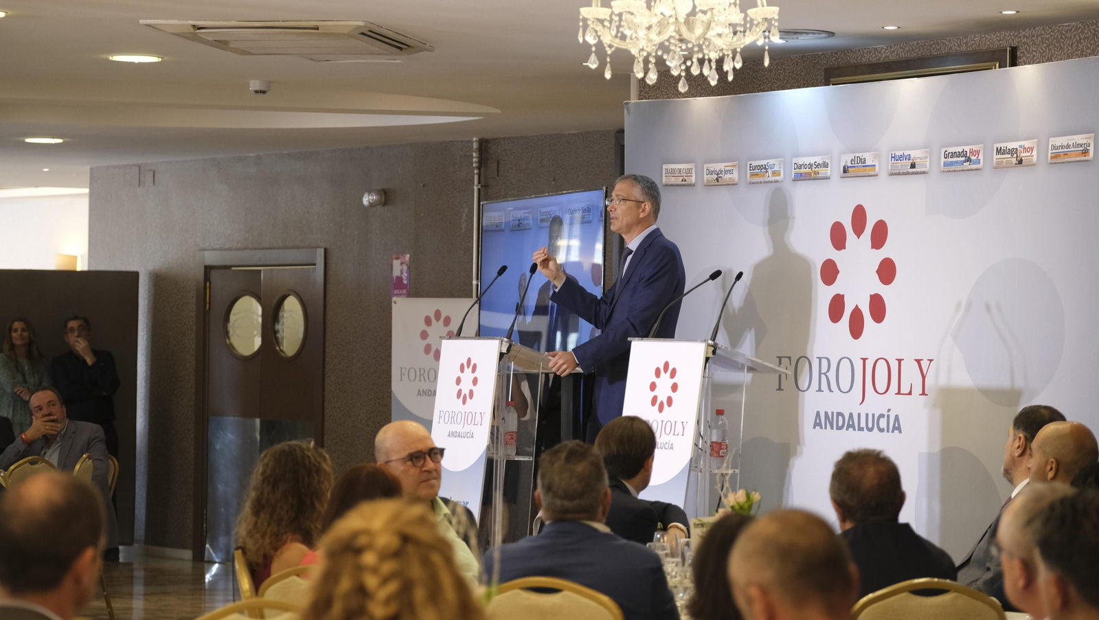 Imágenes del Foro Joly en Almería, con el Gobernador del Banco de España, Pablo Hernández de Cos