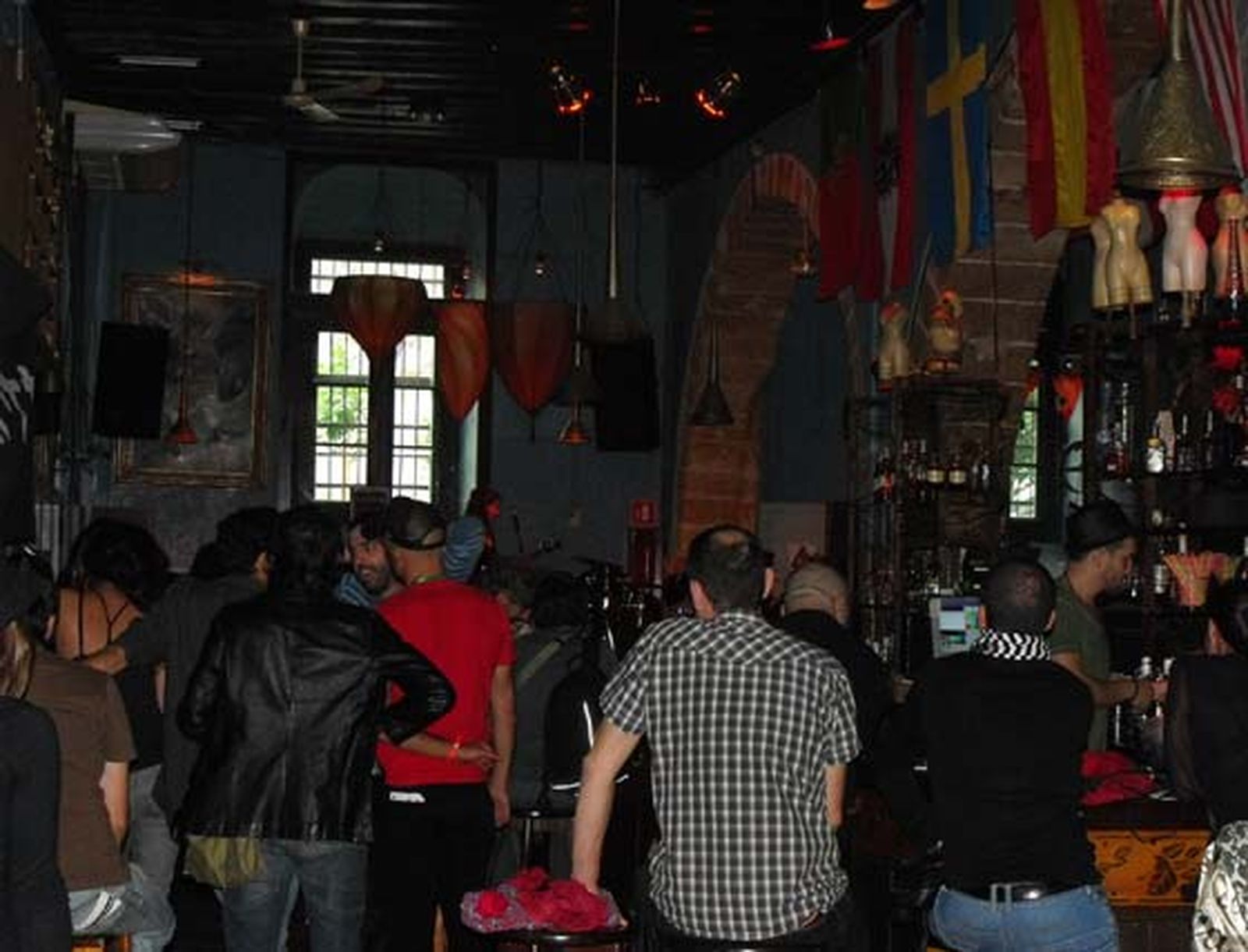 Diversos espacios de El Puerto acogen conciertos de grupos de música independiente durante las tardes del Monkey Week. 

Foto: E.G.A.