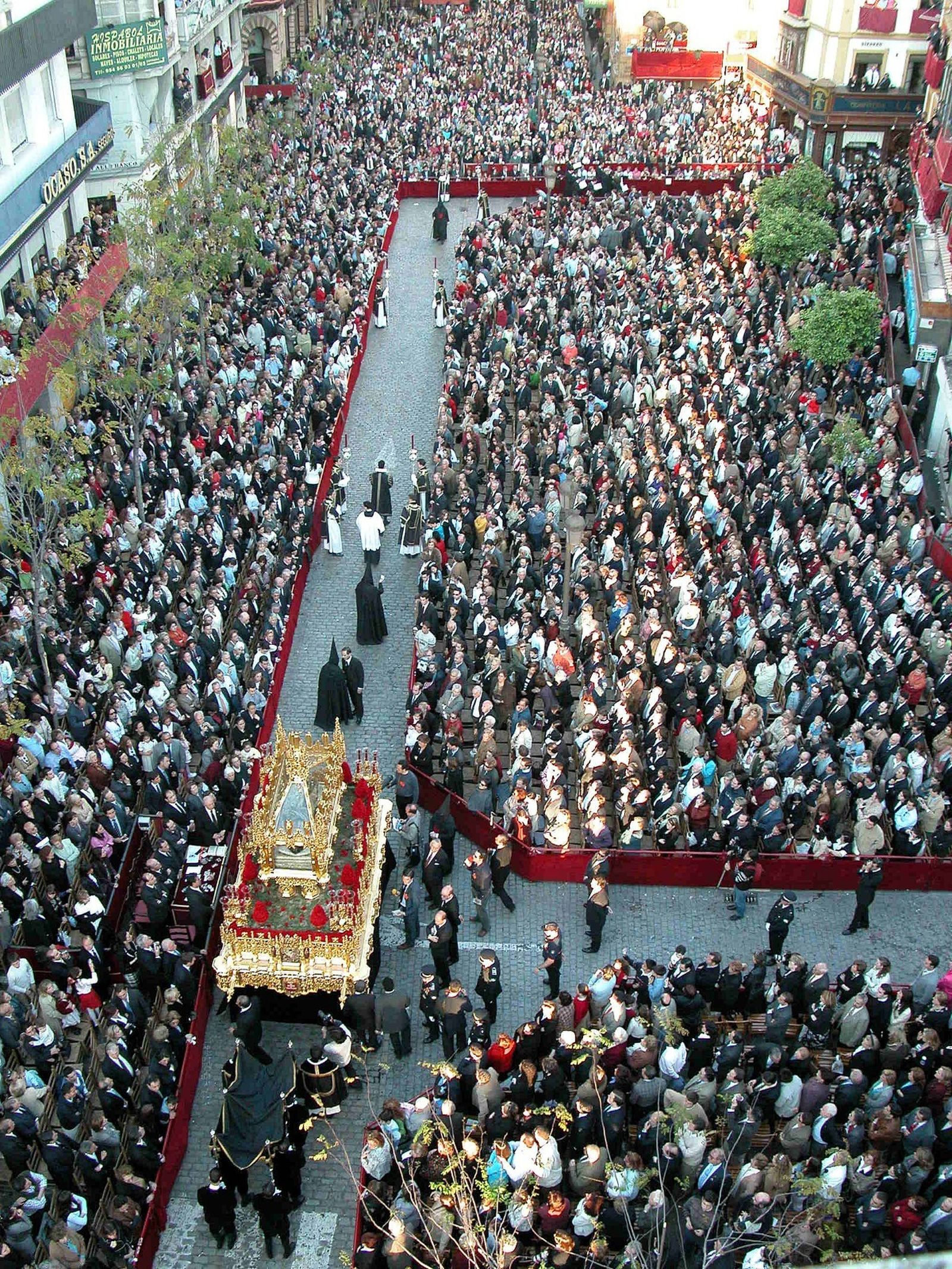 Las mejores imágenes del Santo Entierro Grande de 2004